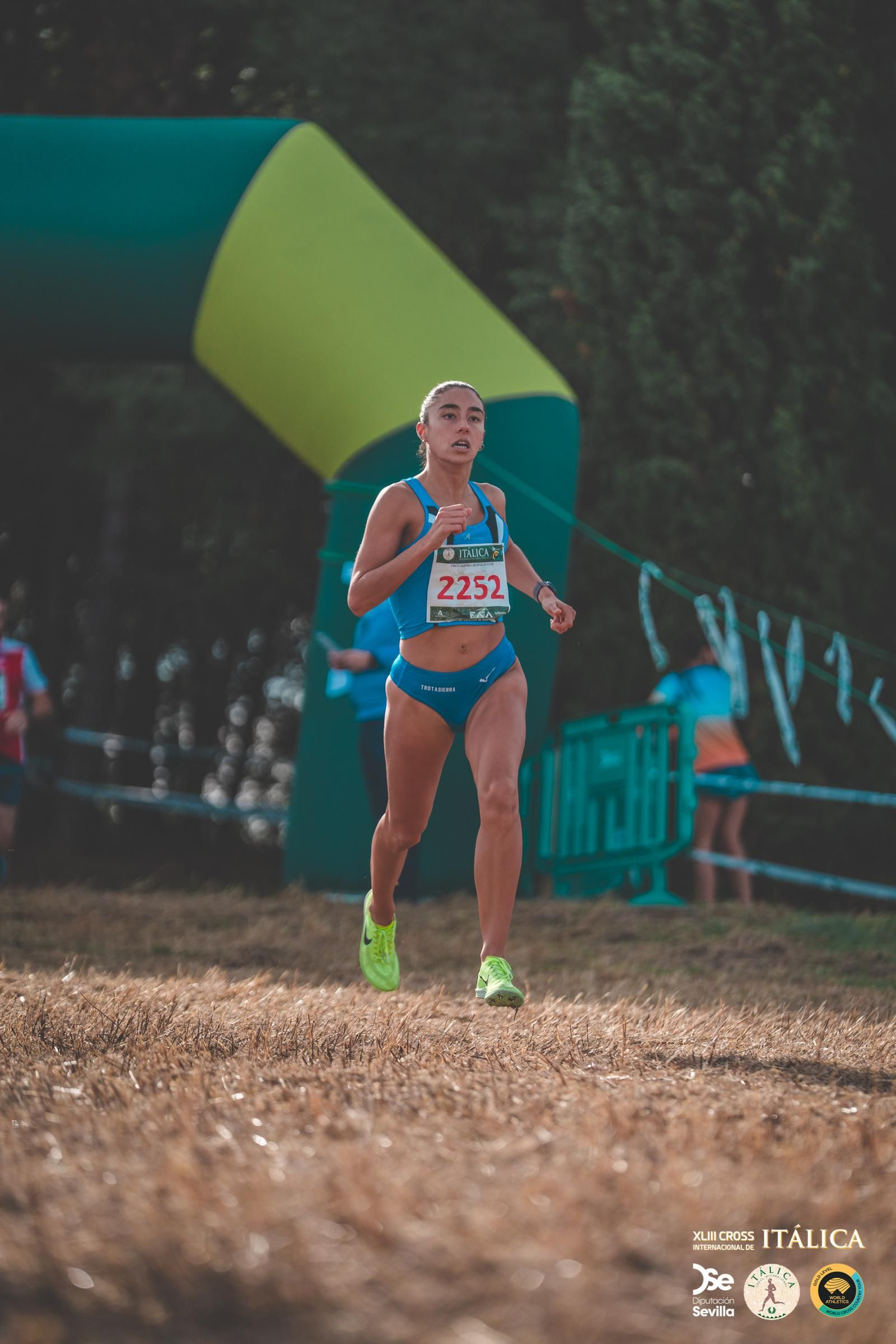 Búscate en las fotos del Cross de Itálica 2025 | 3