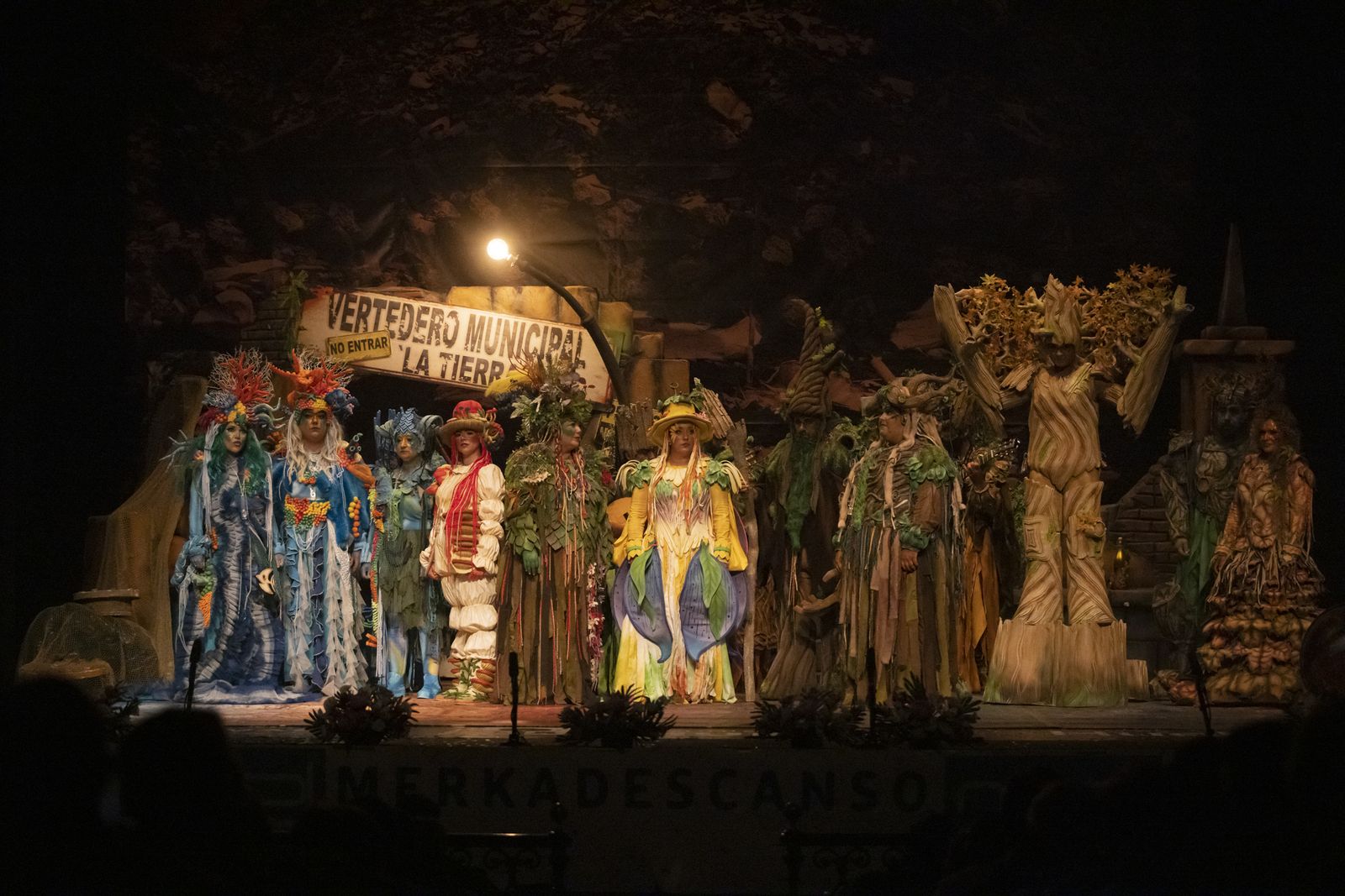 Imágenes de la actuación de la comparsa de Huelva "La vieja verde" en el Carnaval Colombino