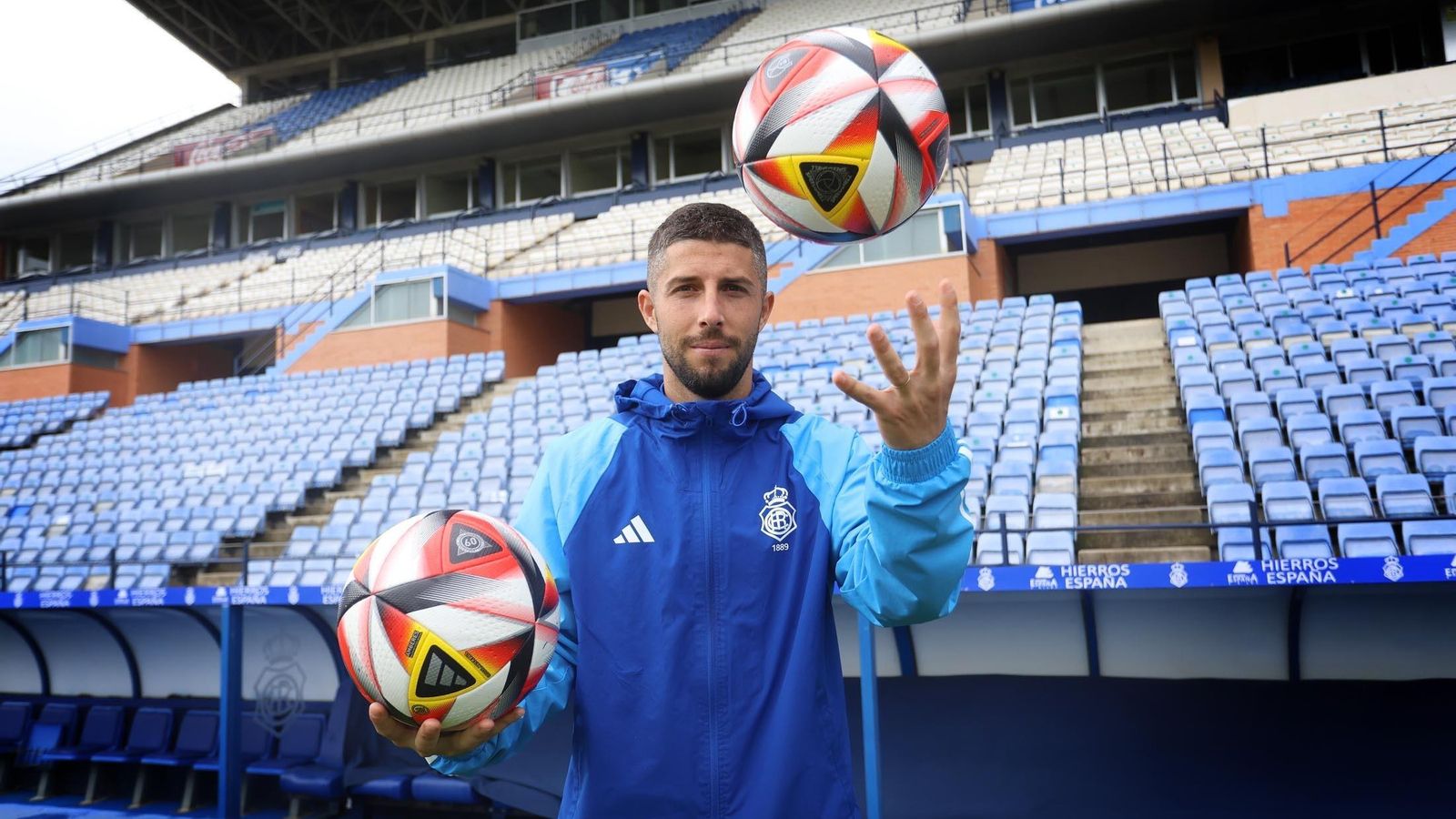 Antonio Domínguez atiende a Huelva Información en el Nuevo Colombino.