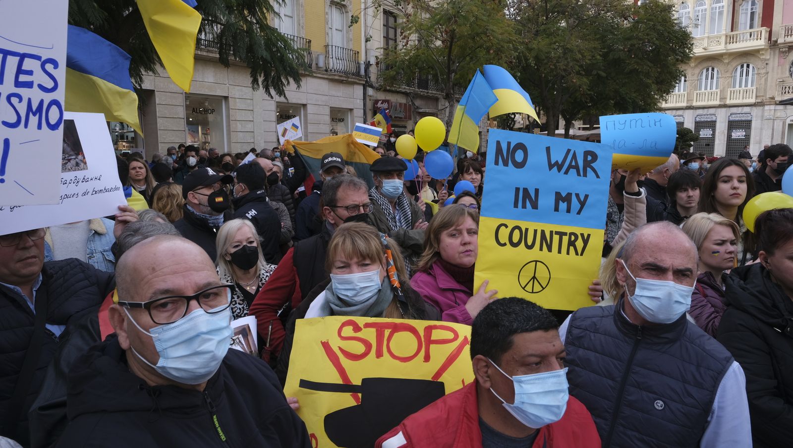 Fotogalería de las protestas contra la invasión rusa en Ucrania. Almería.