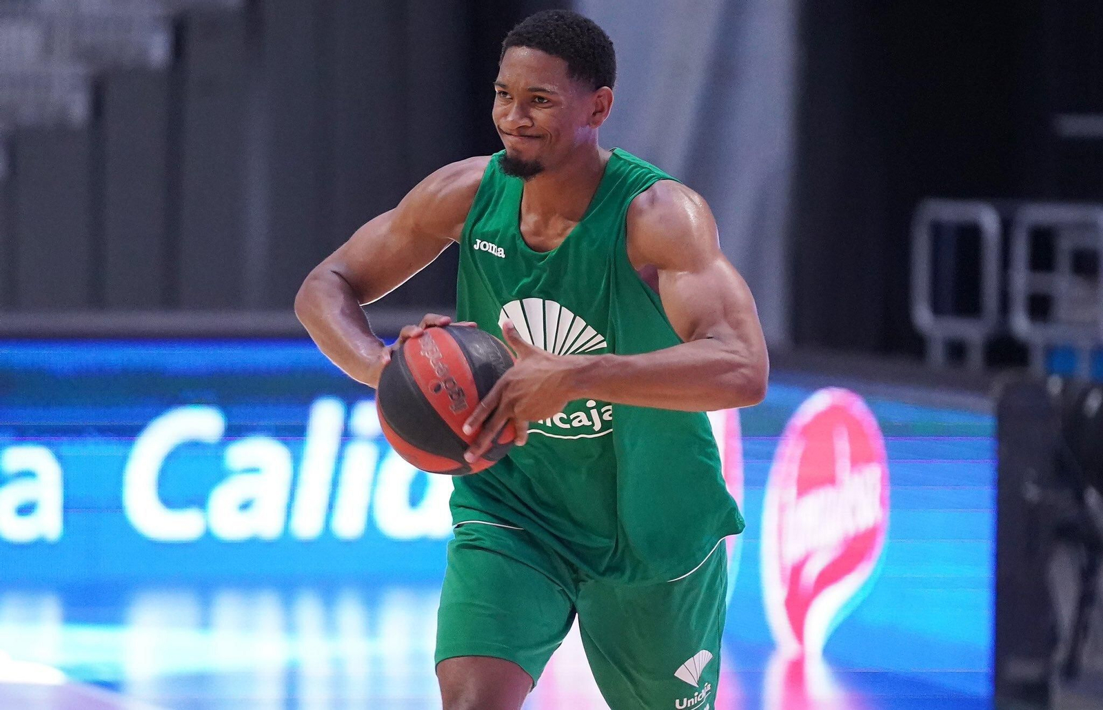 Kameron Taylor se entrena.