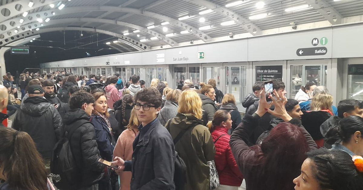 Una avería en el Metro de Sevilla obliga a desalojar a decenas de viajeros en San Juan Bajo
