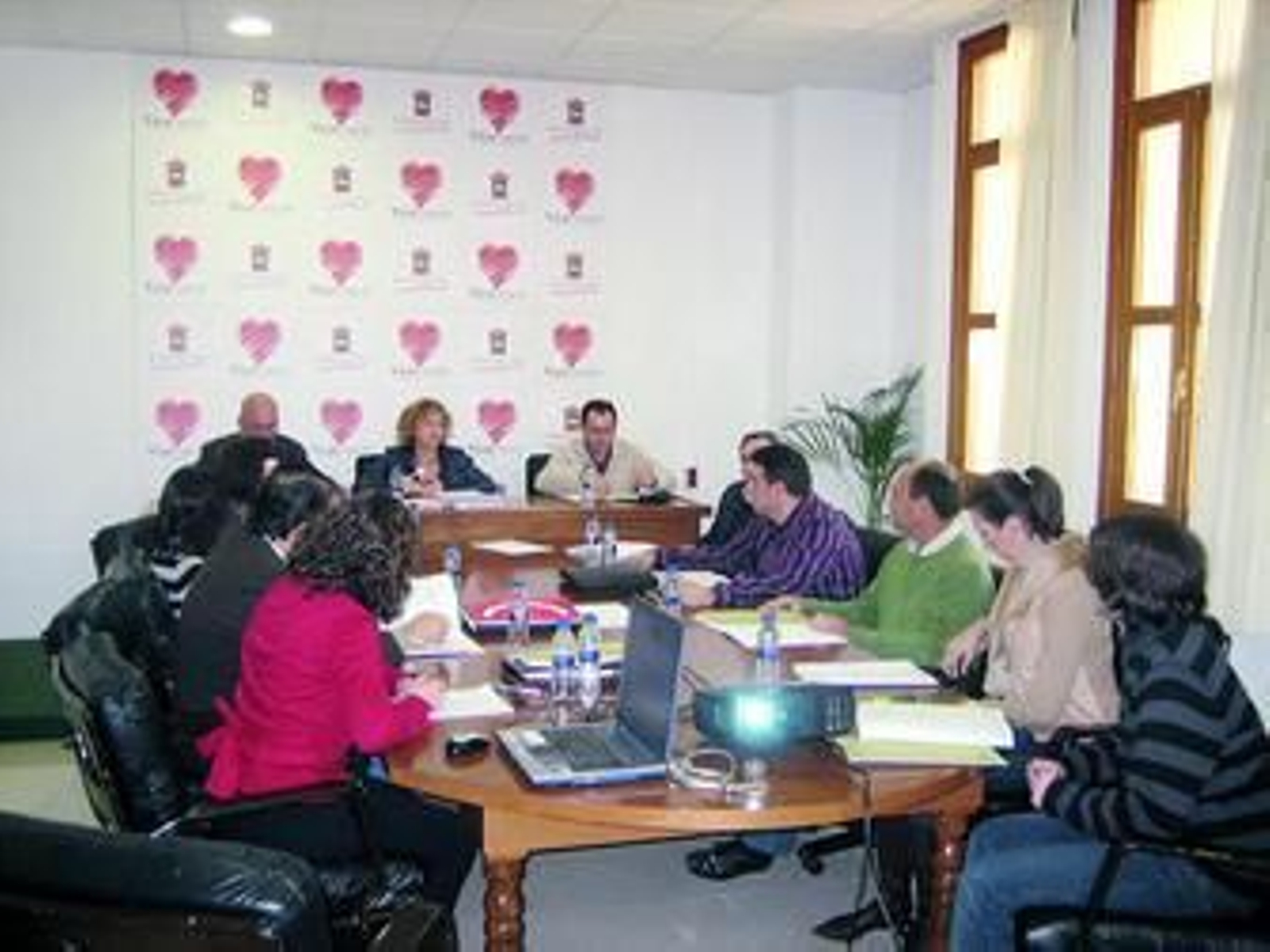 Los representantes del comercio municipal durante el momento de la presentación del proyecto Prevenlo.