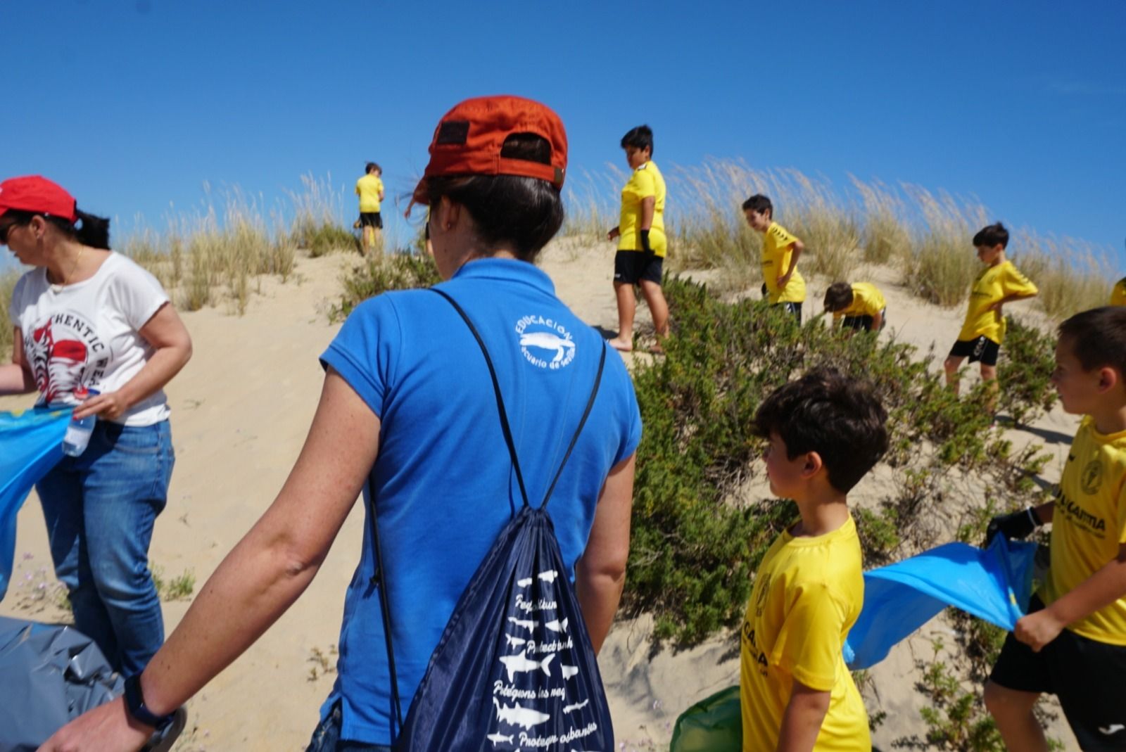 Jornada de recogida de basura en La Bota (Punta Umbría)