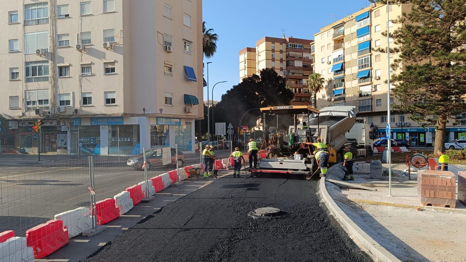 Otra imagen de las obras en la rotonda de Las Chapas. Otra imagen de las obras en la rotonda de Las Chapas.
