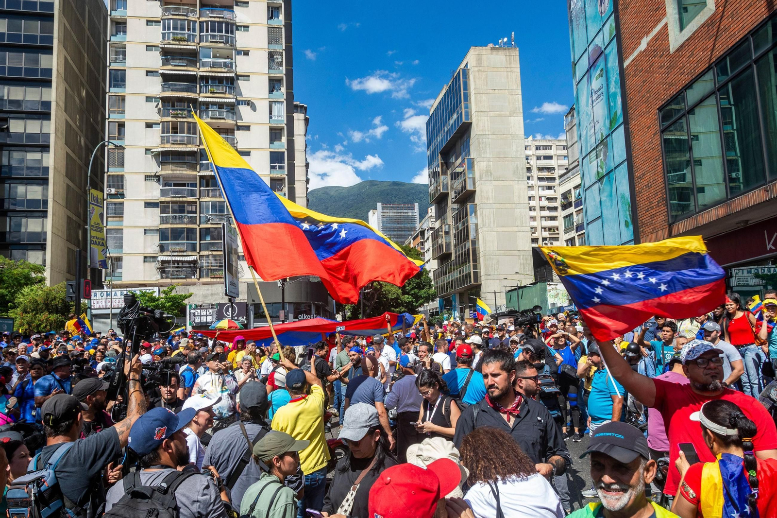 Manifestación de la oposición a Maduro en Caracas. Manifestación de la oposición a Maduro en Caracas.