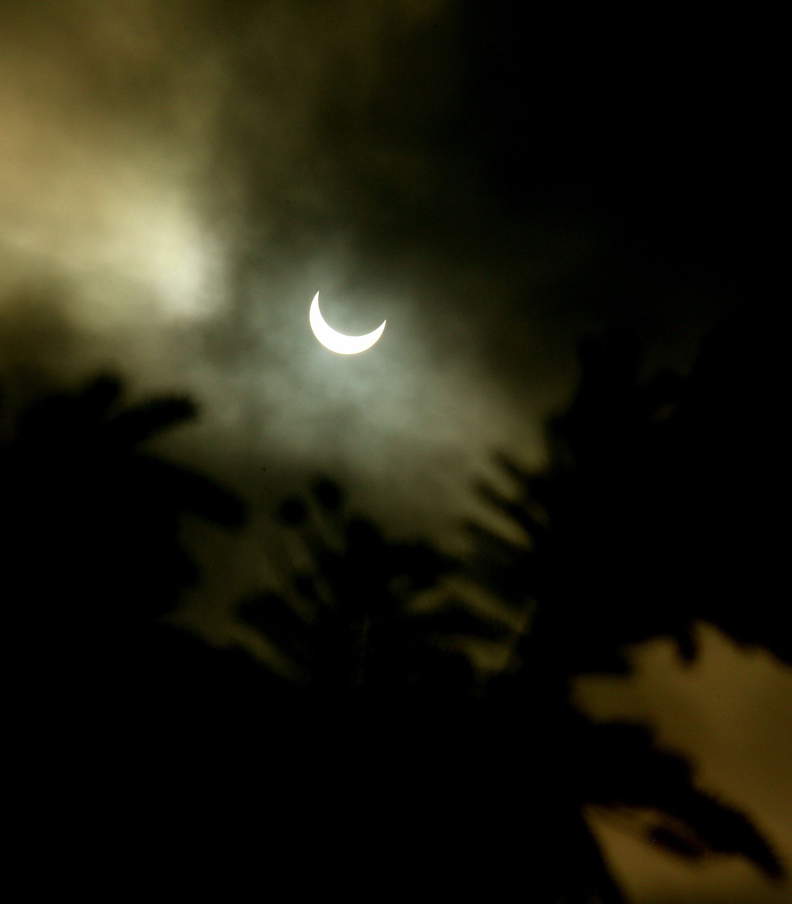 Las imágenes del último eclipse solar de la década