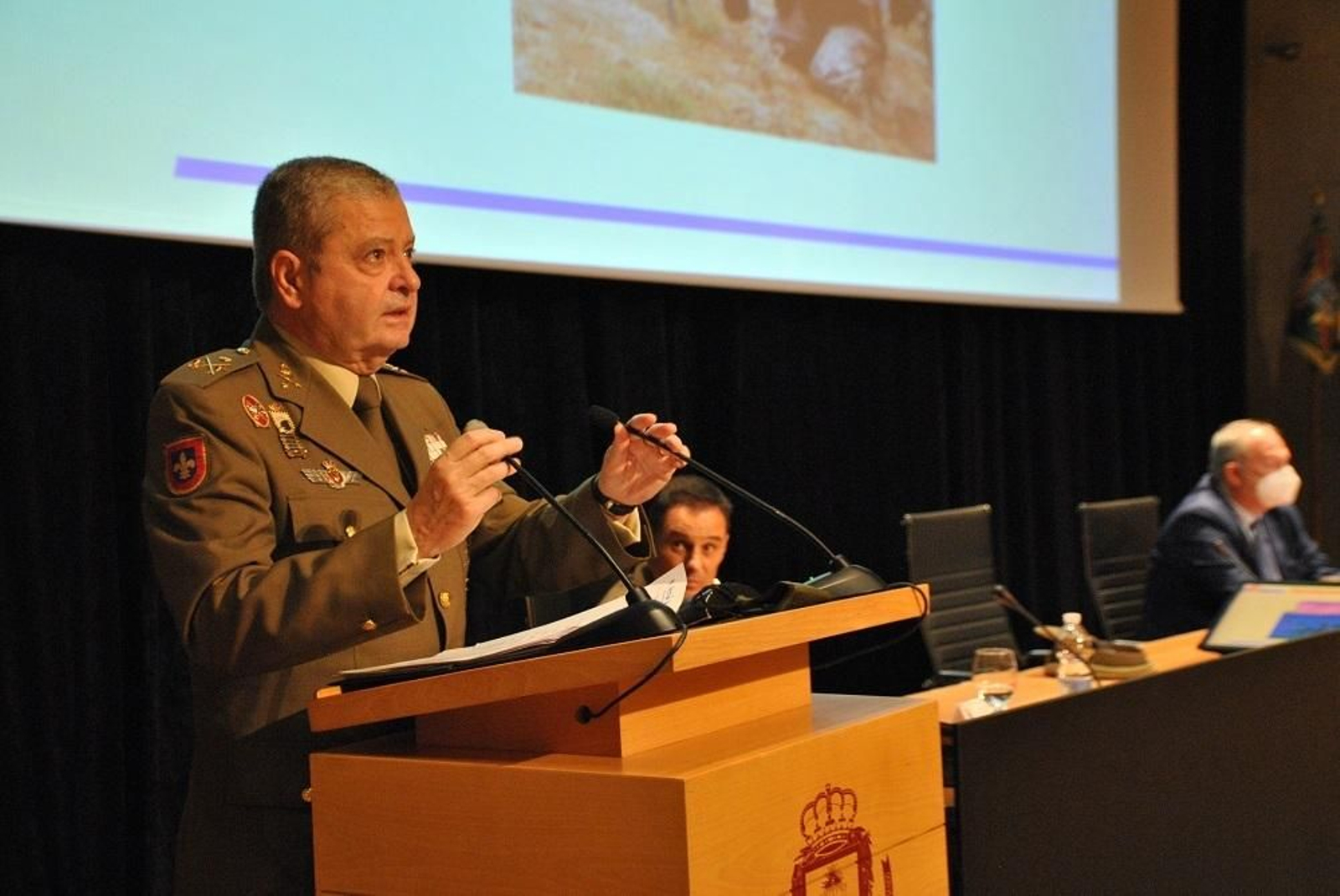 El general de división Antonio Ruiz Benítez, en una conferencia. El general de división Antonio Ruiz Benítez, en una conferencia.
