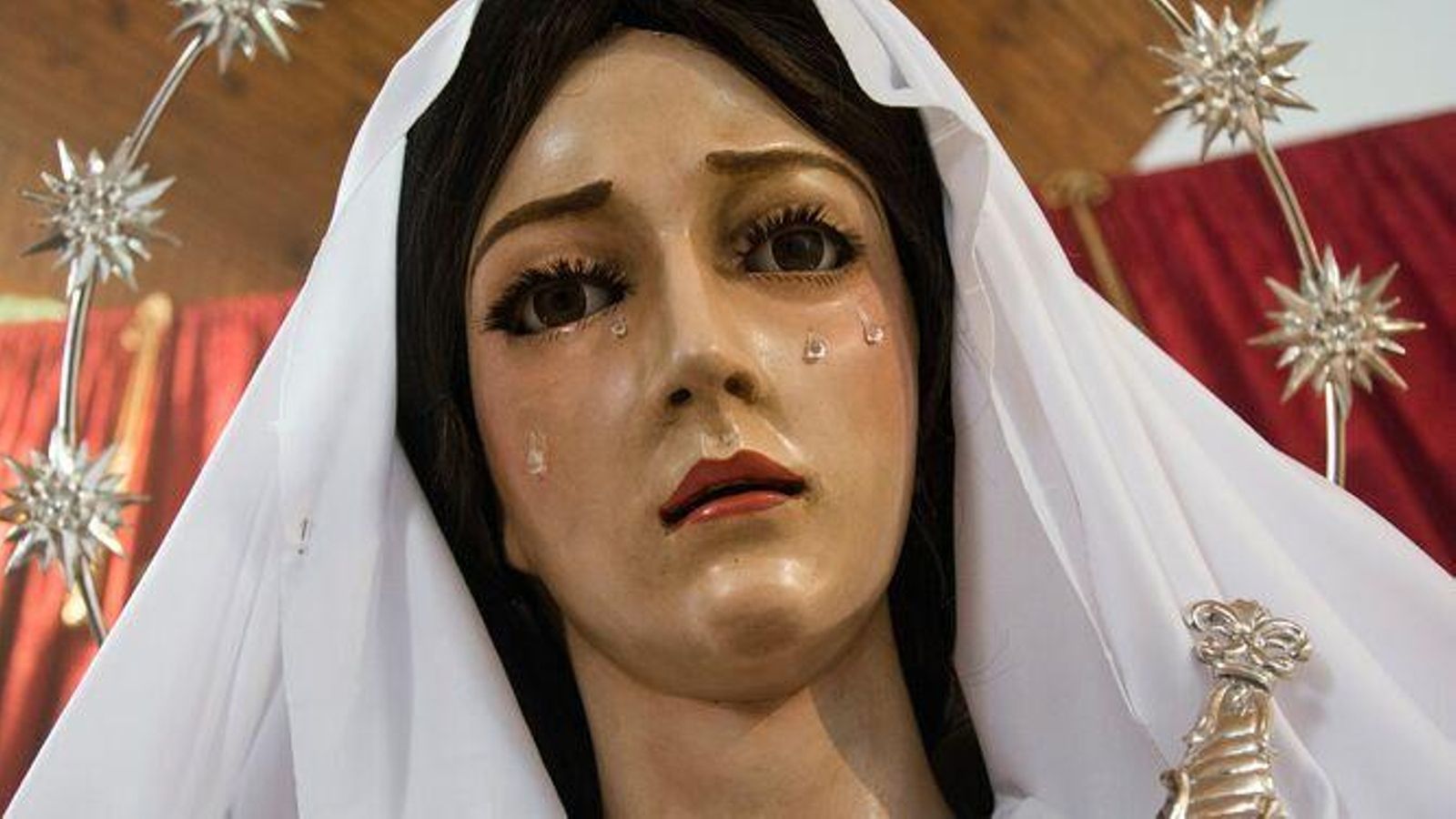 La Virgen de la Esperanza, en la parroquia de San Bernardo antes del incendio.