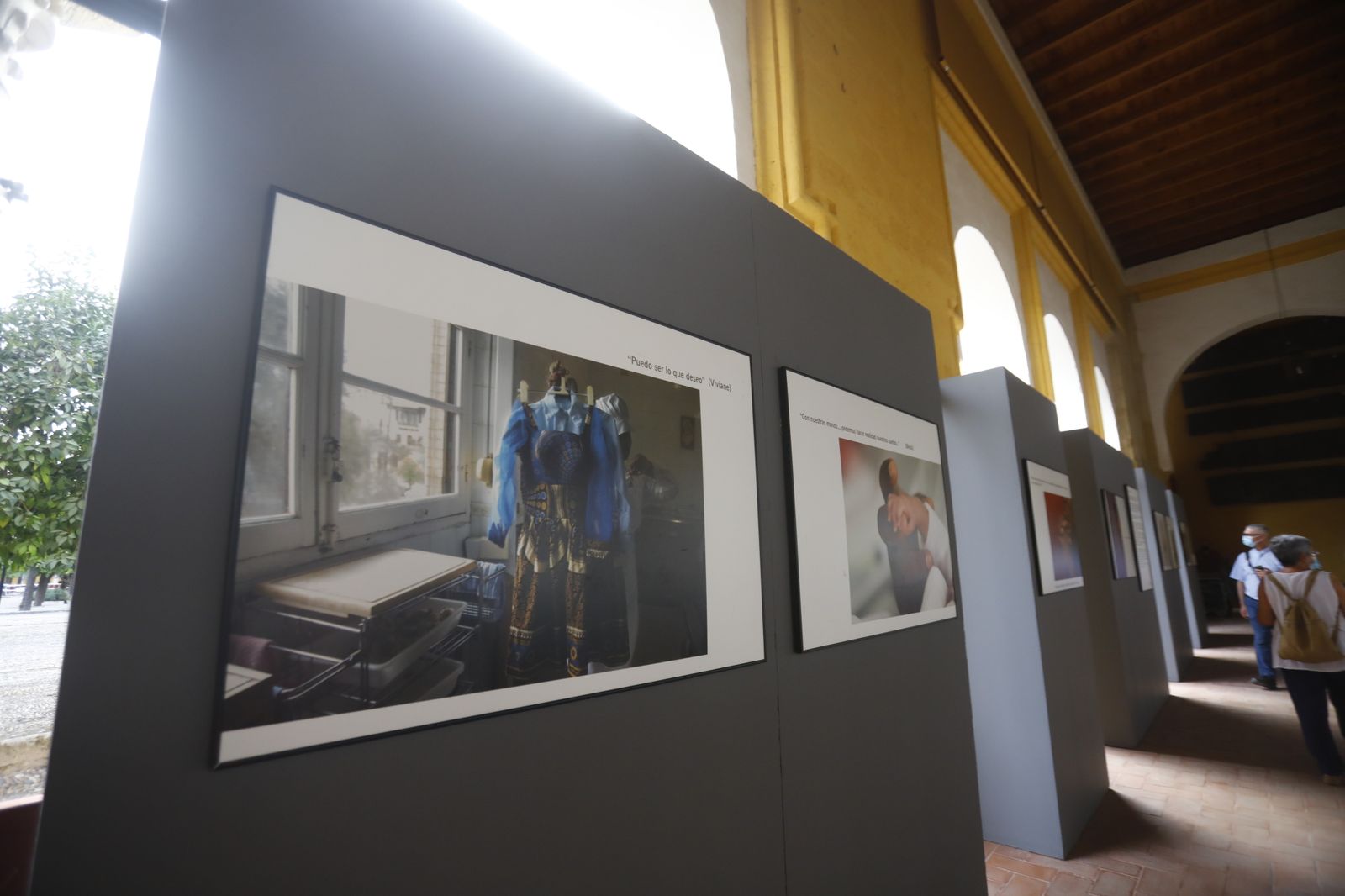 La exposición fotográfica del Patio de los Naranjos, en fotografías