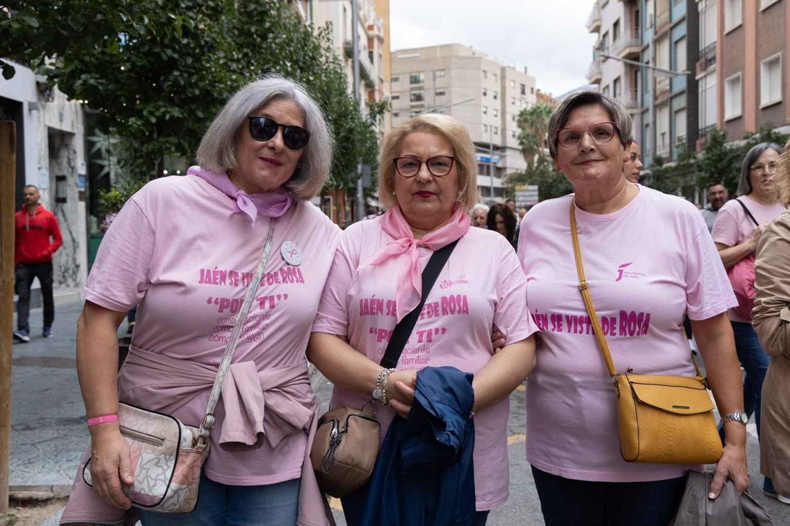 Jaén se viste de rosa con una marcha reivindicativa contra el cáncer de mama