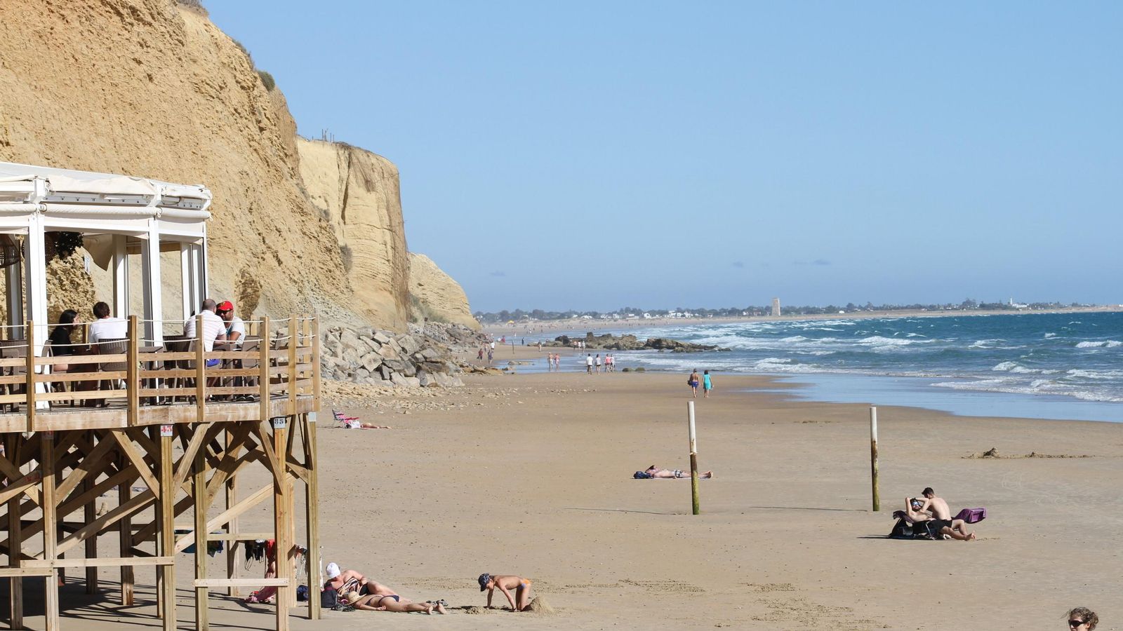 Chiringuito en la playa Fuente del Gallo