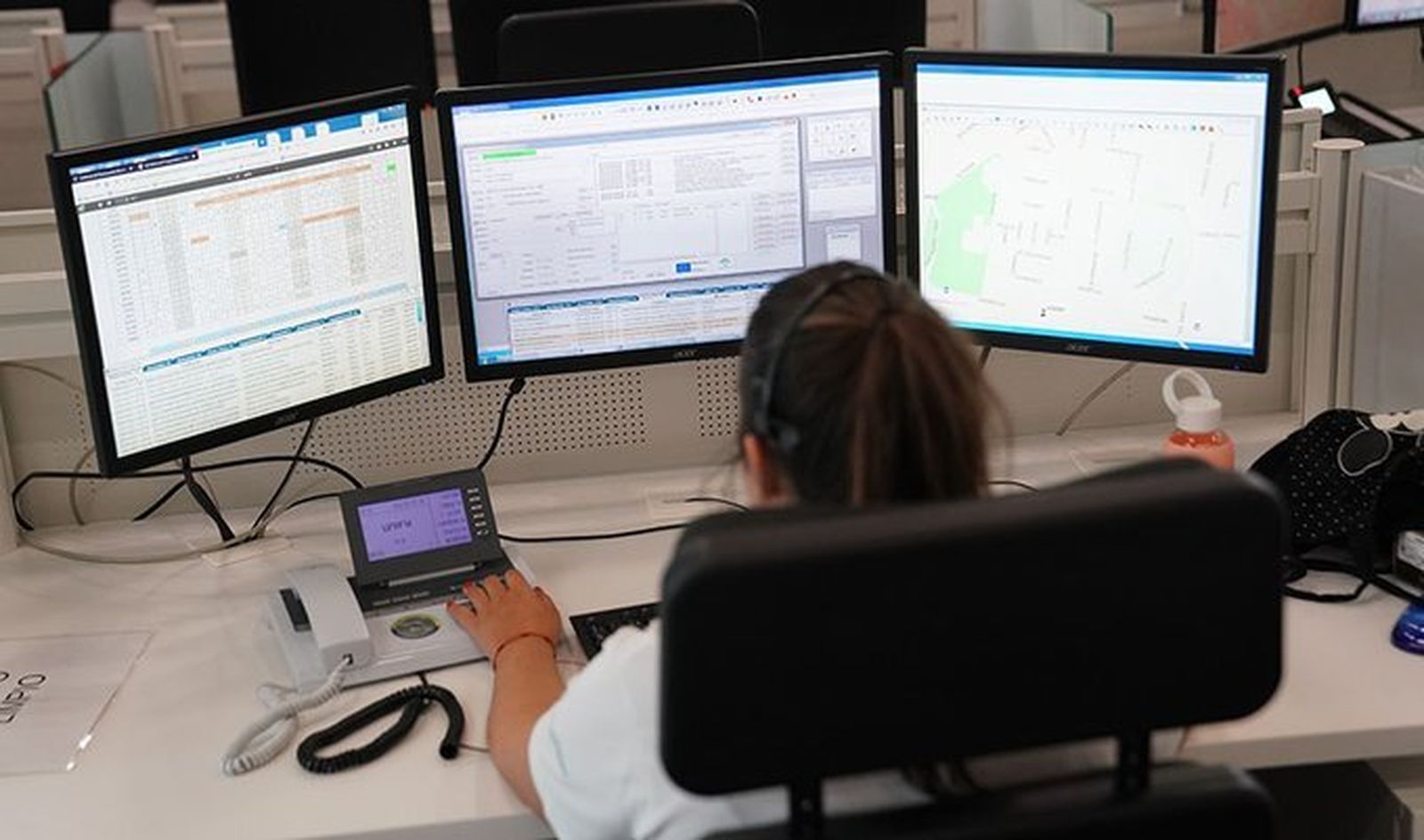 Una trabajadora del servicio de emergencias 112 de ANdalucía