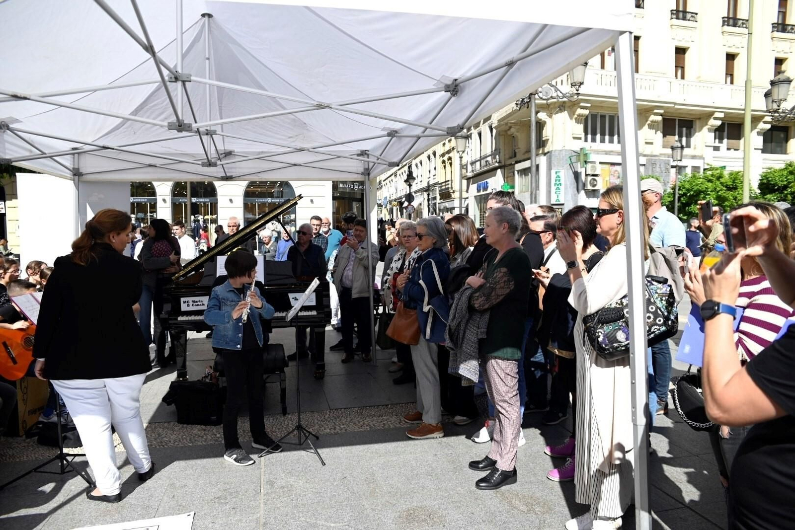 'Pianos en la calle' llena el centro de Córdoba de música, en imágenes