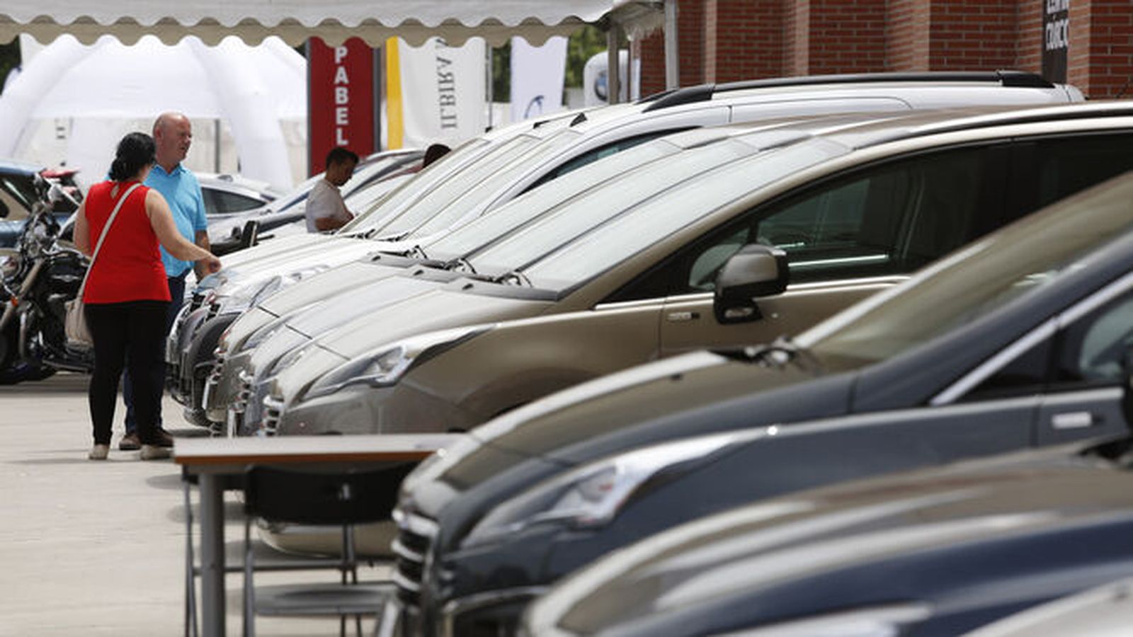 Concesionario de vehículos de ocasión.