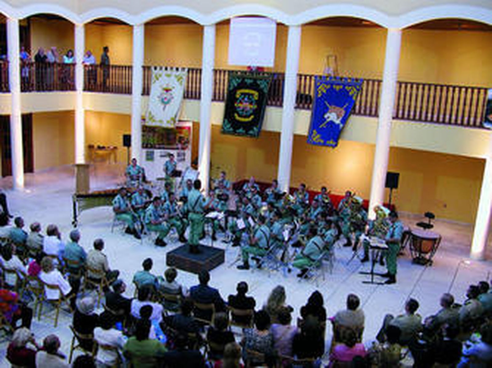 La Unidad de Música de La Legión ofreció un gran concierto en el Castillo de Santa Ana.