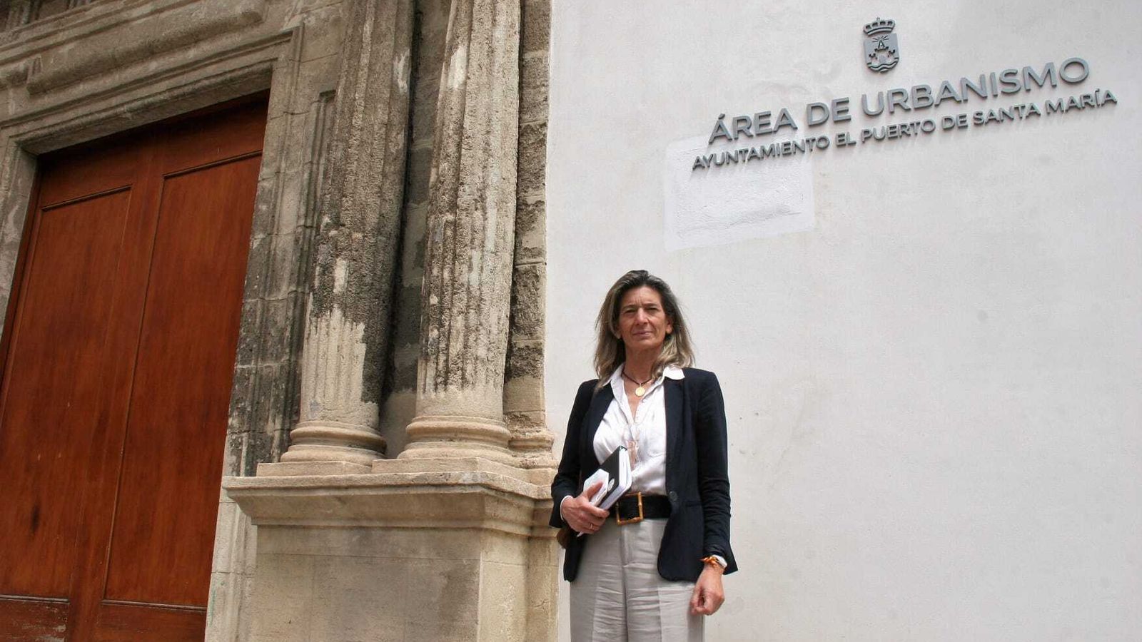 Danuxia Enciso, a las puertas de la Concejalía.