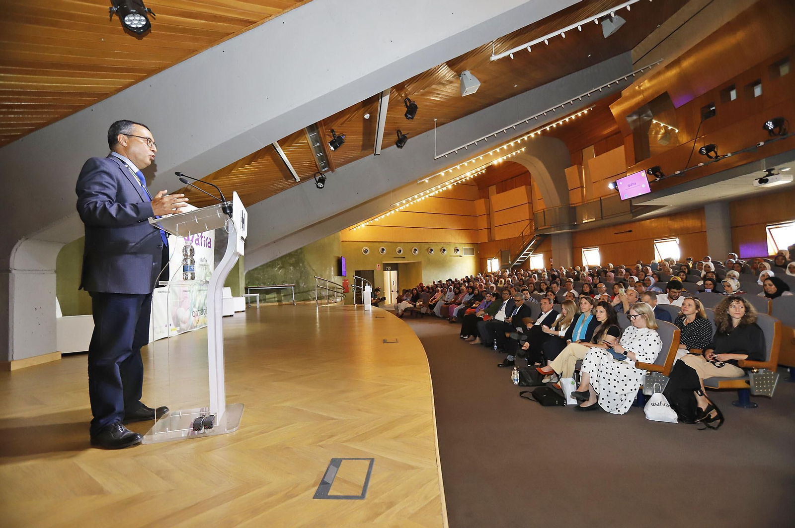 Imágenes de la entrega de los diplomas a las mujeres que han participado en el programa Wafira. Imágenes de la entrega de los diplomas a las mujeres que han participado en el programa Wafira.