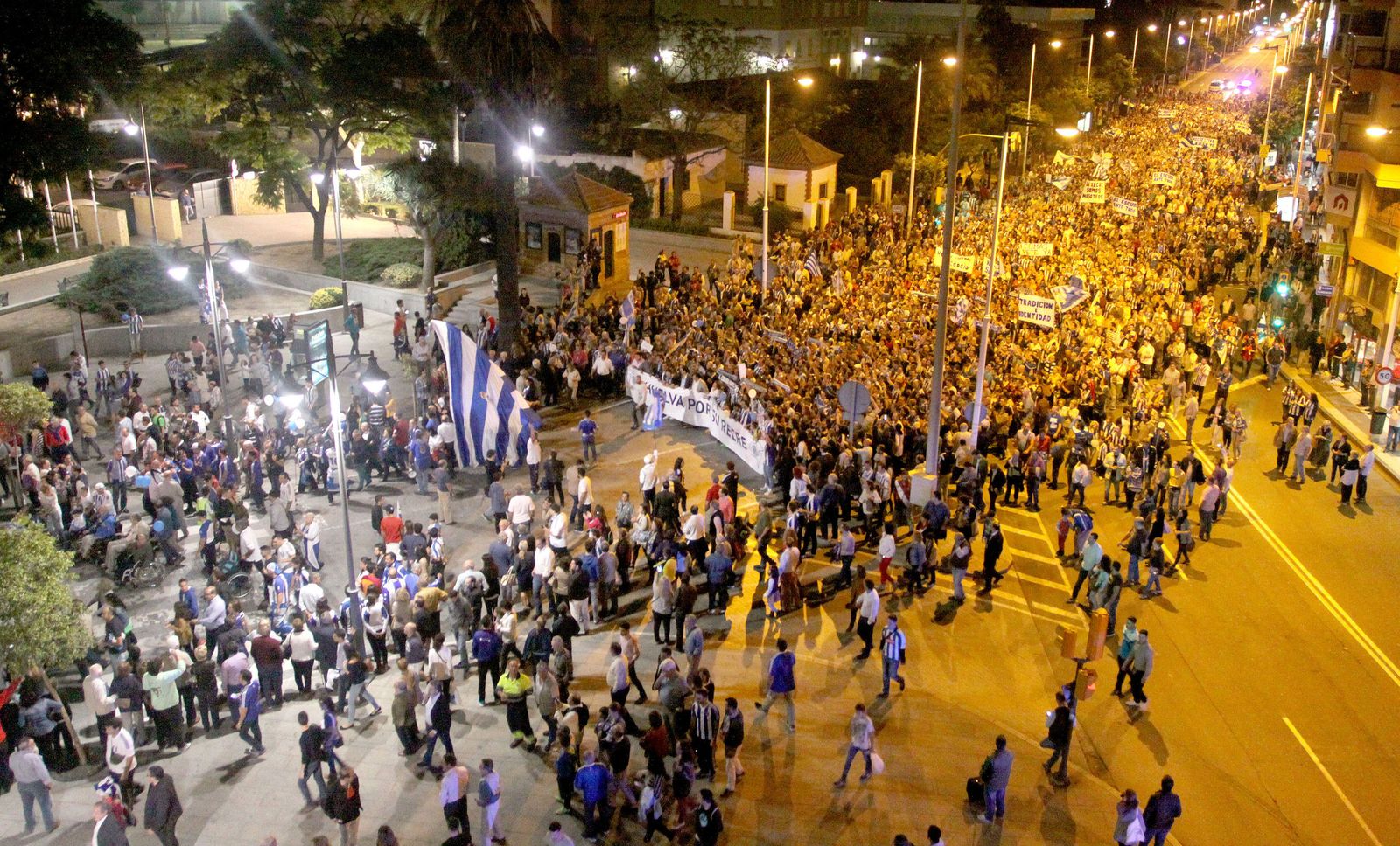 Las imágenes de cuando Huelva se echó a la calle por su Recre
