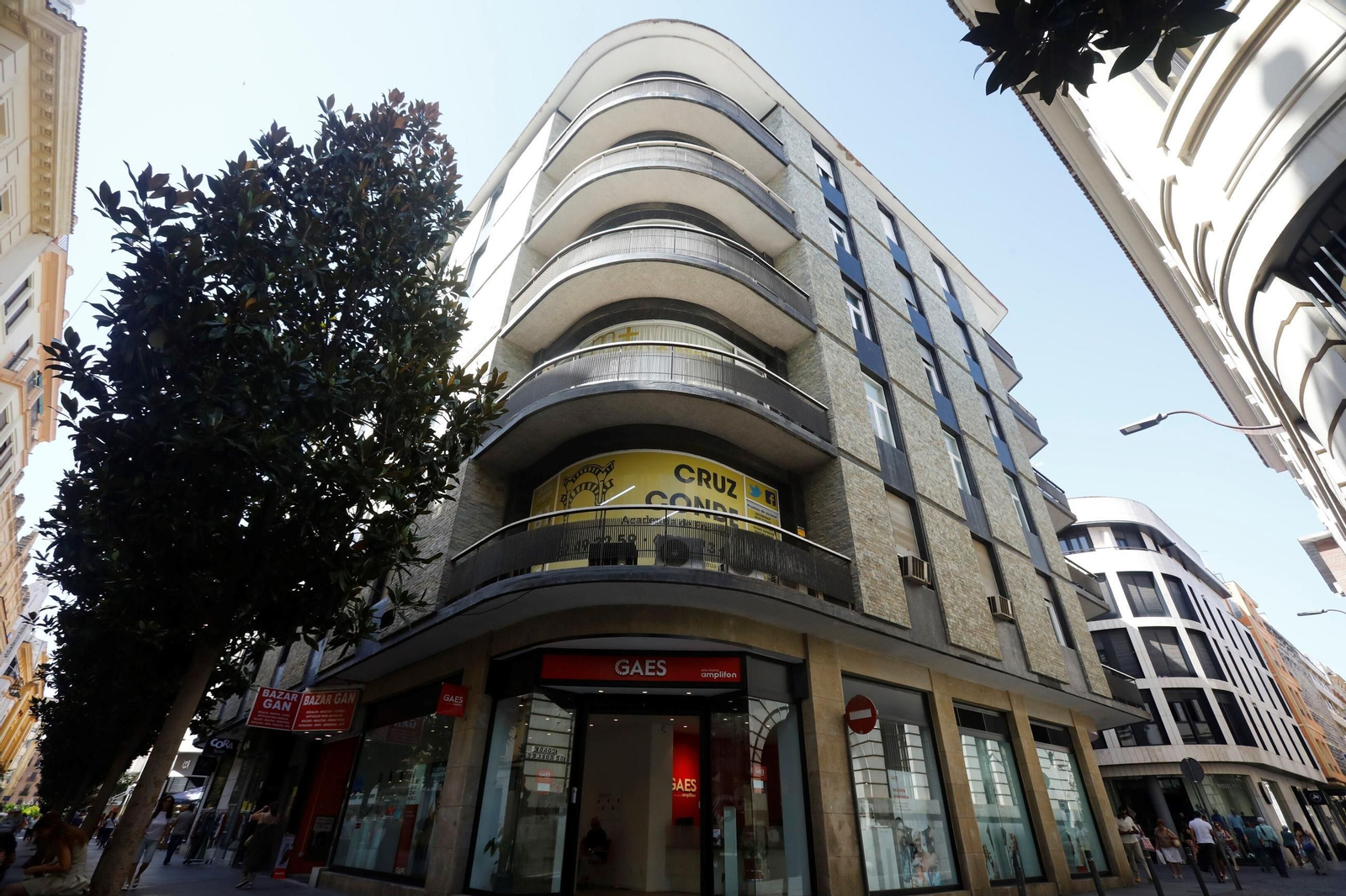 Manzana de edificios en Cruz Conde.
