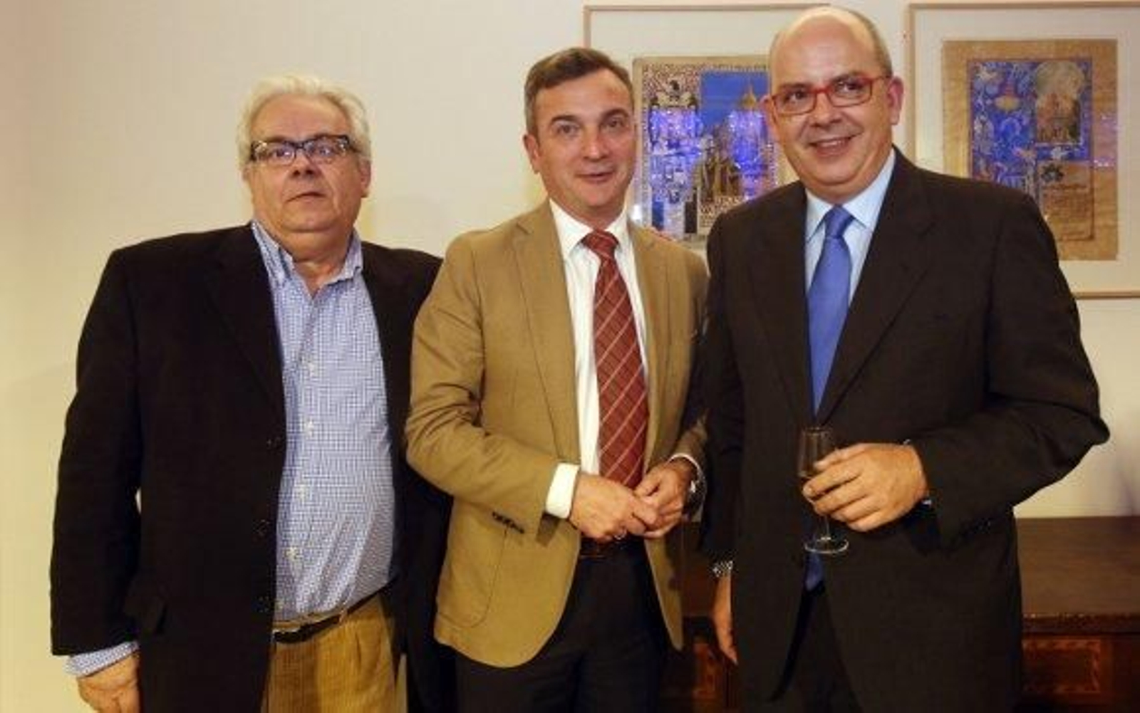 El conocido abogado gaditano José Manuel Jareño, junto al rector de la Universidad de Cádiz, Eduardo González Mazo, y el presidente de la Confederación de Empresarios de Cádiz, Javier Sánchez Rojas.

Foto: Lourdes de Vicente