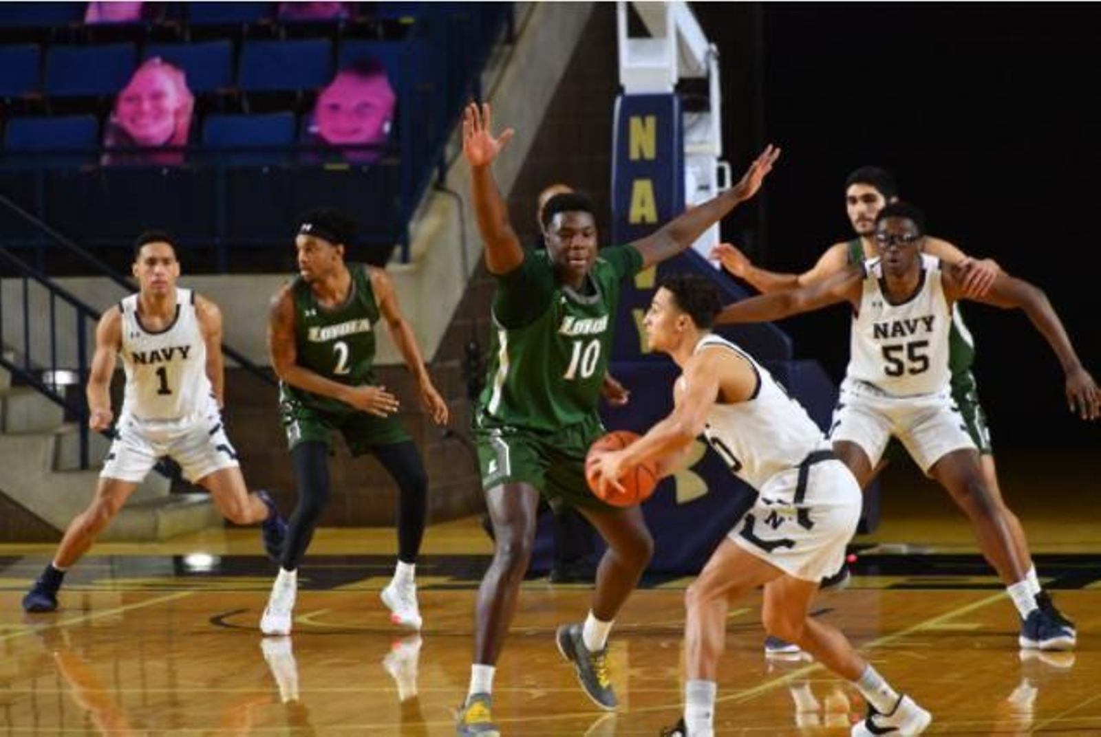 Gody Dike, en un partido de esta temporada con Loyola Maryland. Gody Dike, en un partido de esta temporada con Loyola Maryland.