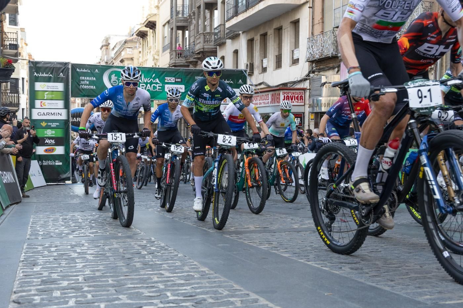En imágenes: la Andalucía Bike Race dice adiós a Jaén con una etapa marcada por Jabalcuz