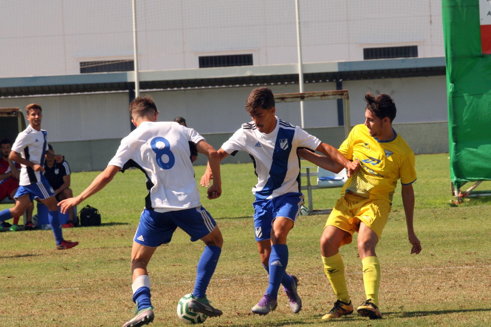 Lance del partido entre el Atlético Onubense y el Tomares  de hoy.