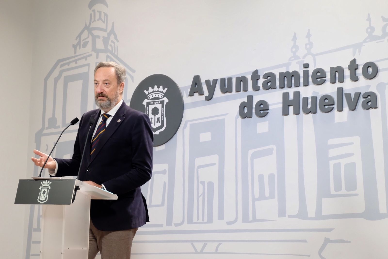 El portavoz del equipo de Gobierno, Manuel Gómez, en rueda de prensa.