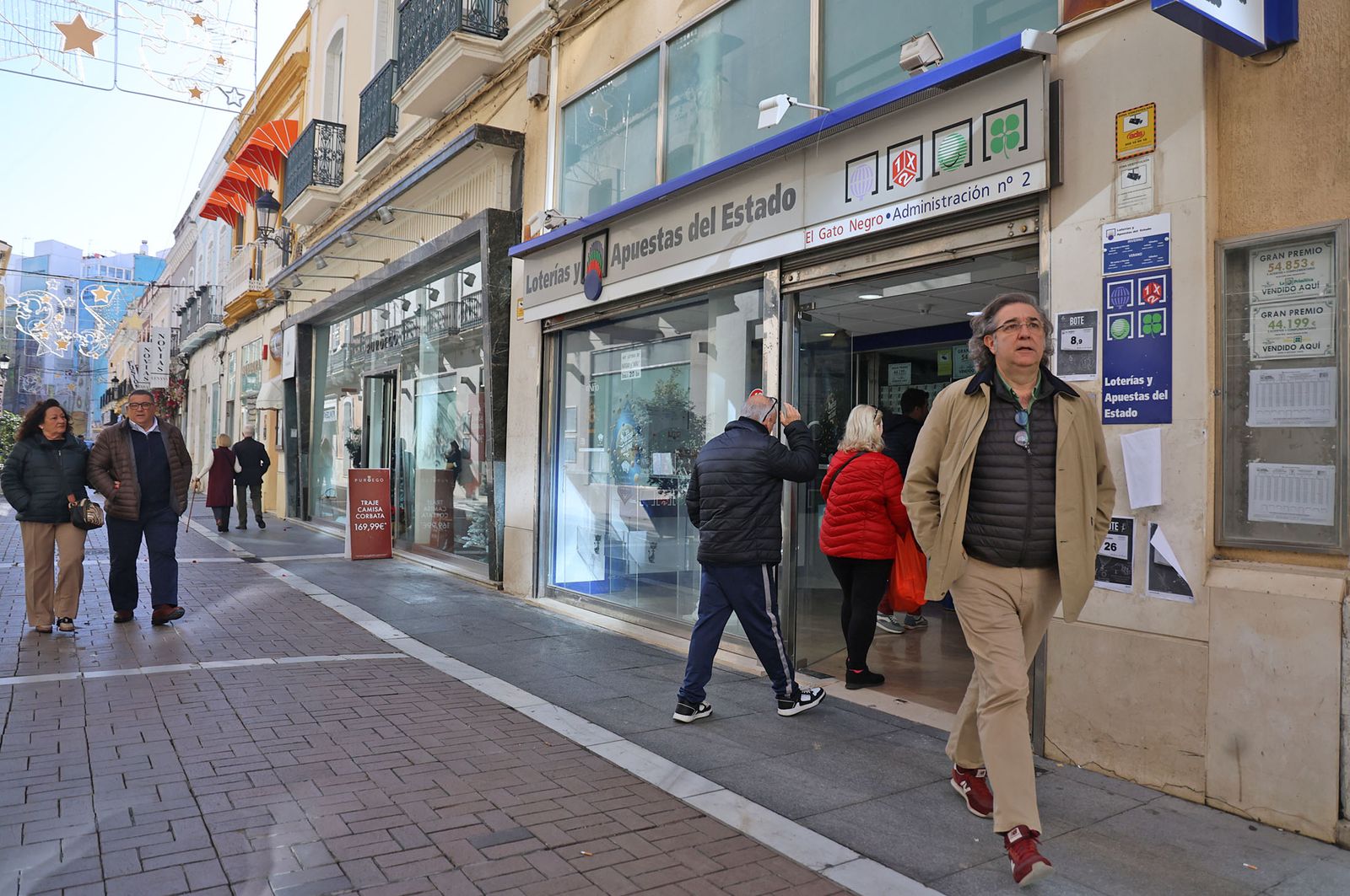 Imágenes del último día de venta de décimos de Navidad en Huelva