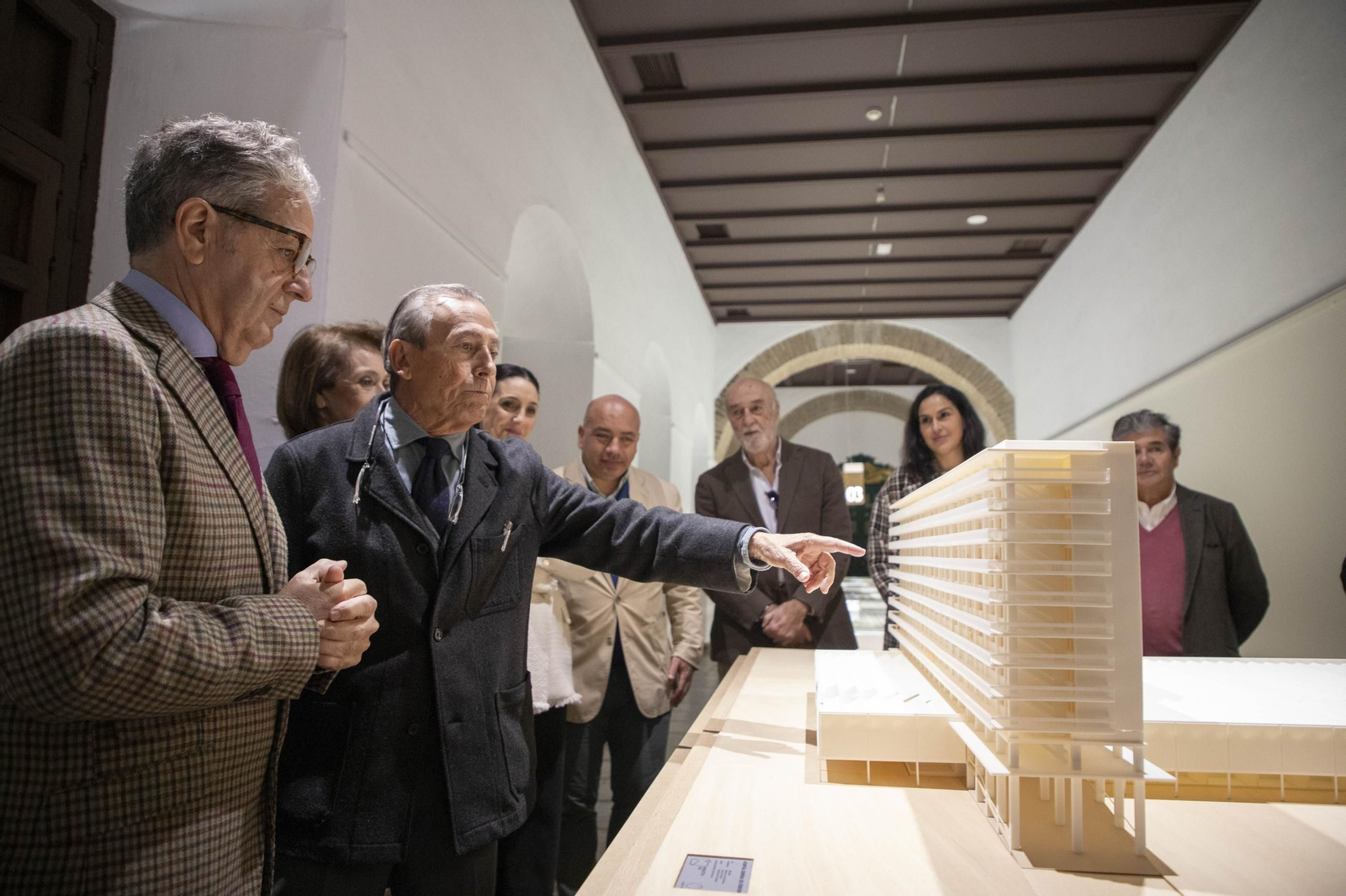 La exposición sobre la obra pública del arquitecto cordobés Rafael de La-Hoz, en imágenes