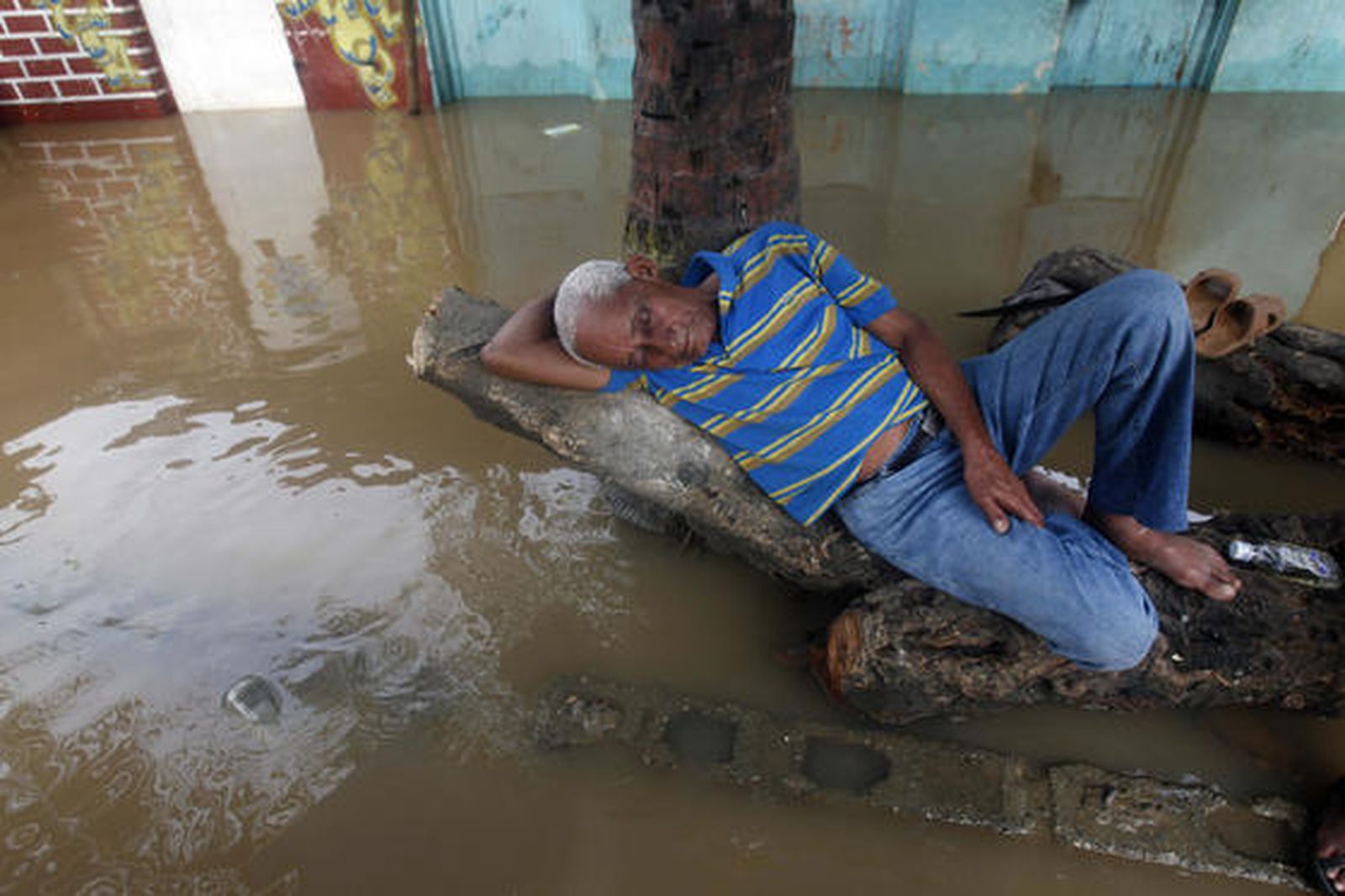 Paso del huracán por Santo Domingo(República Dominicana)

Foto: Orlando Barría(EFE)