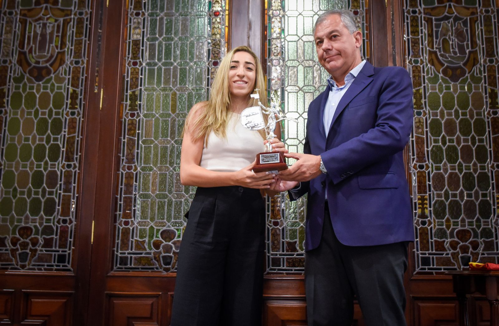 El alcalde recibe a Olga Carmona