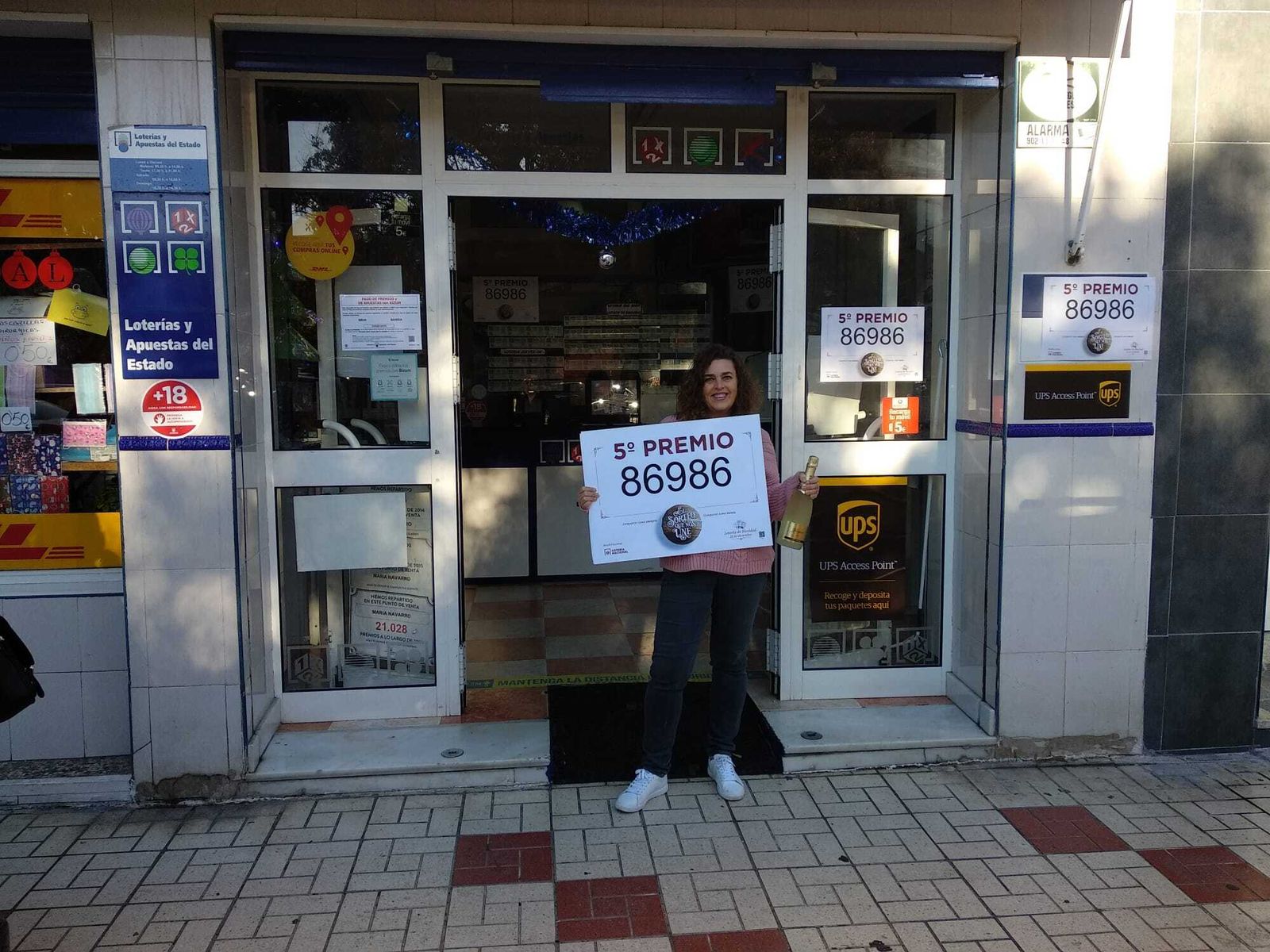 En la calle Antonio Gaudí de Málaga capital se ha vendido un décimo del quinto 86986.
