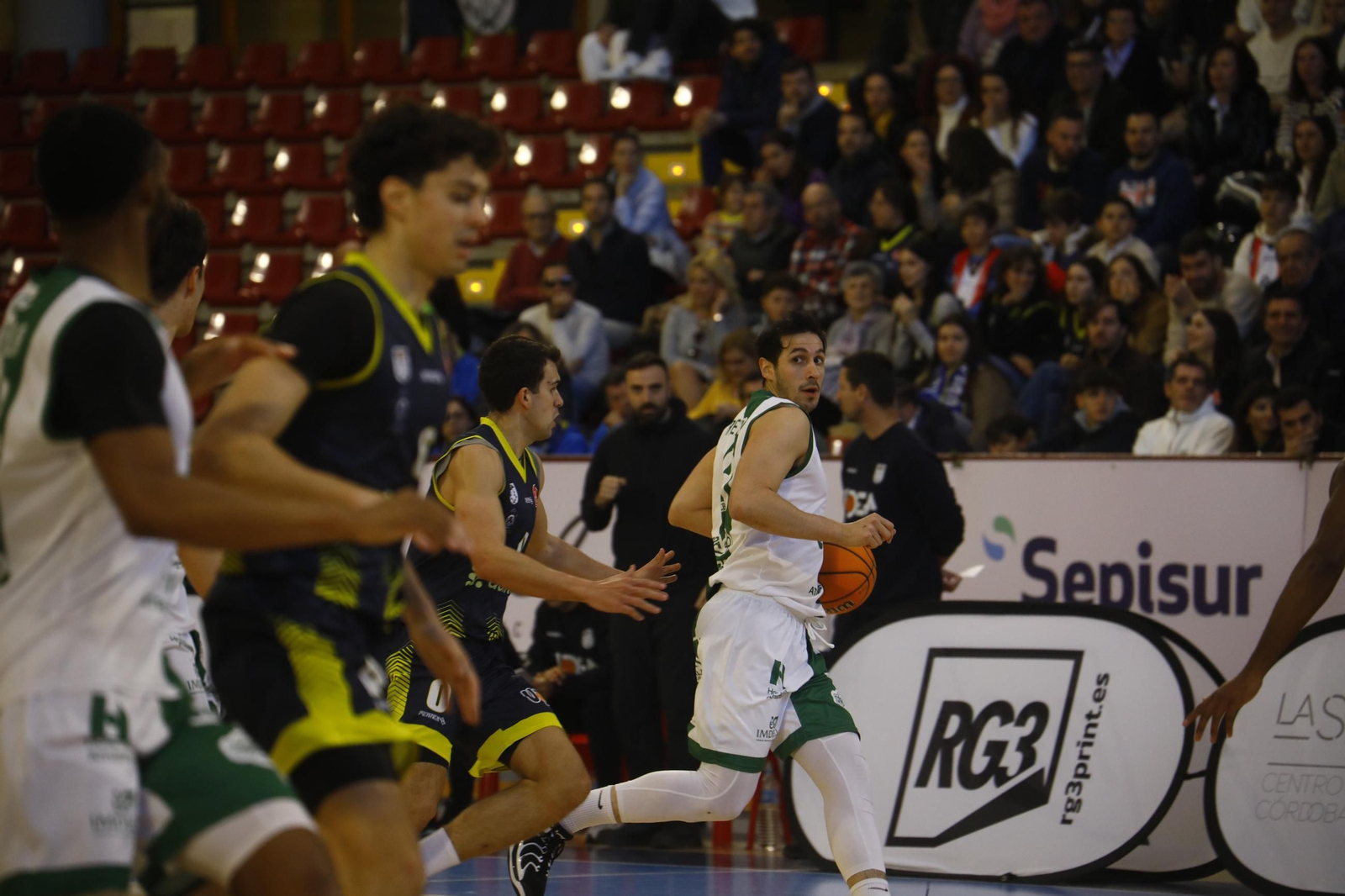 Las mejores fotos del ambiente en Vista Alegre para el Coto Córdoba - UDEA Algeciras