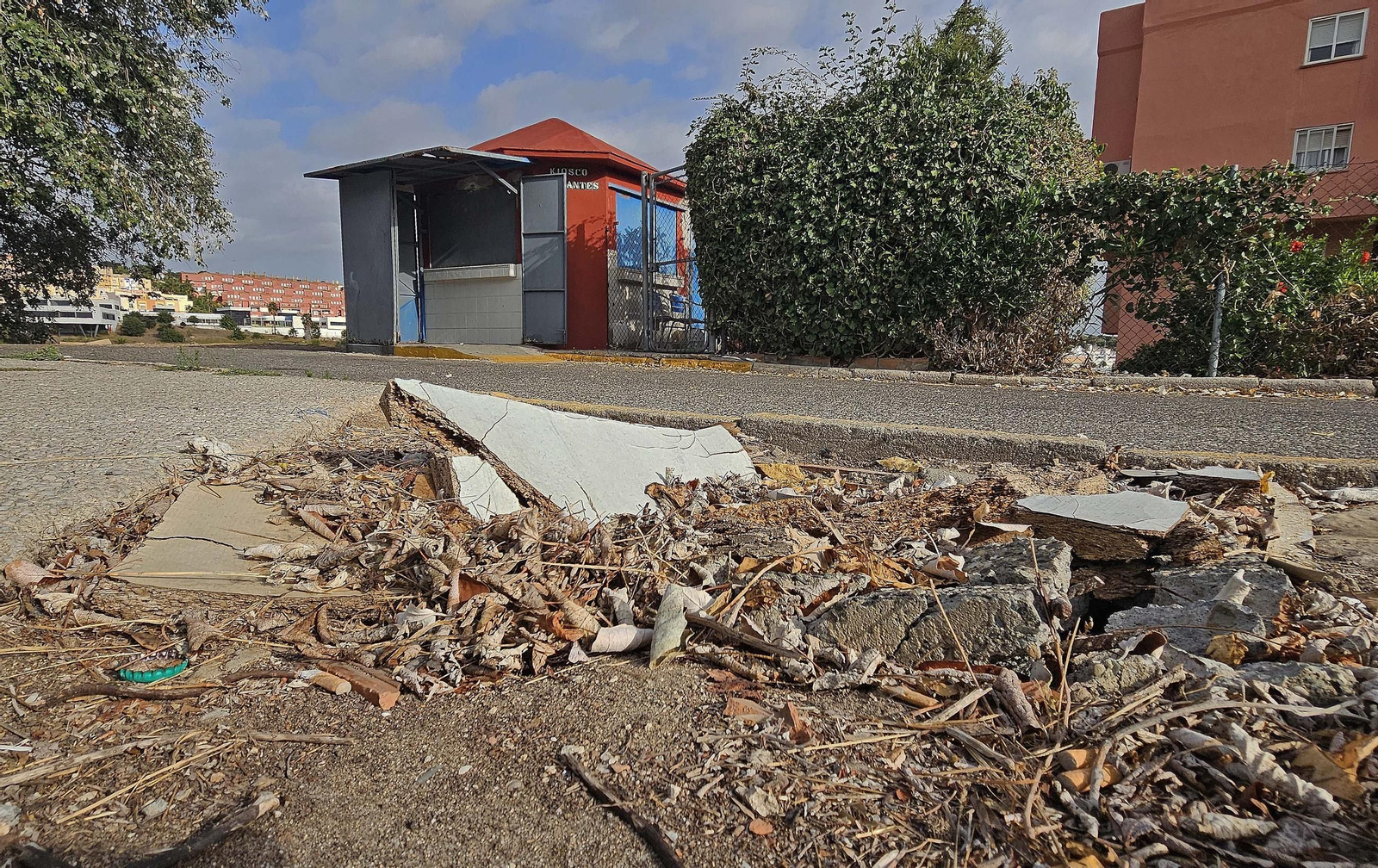 Fotos de los desperfectos en la barriada del Liang Shan Po en Algeciras
