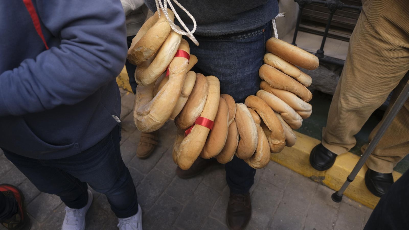 Procesión de San Sebastián y tirada de roscos en Lubrín, en imágenes