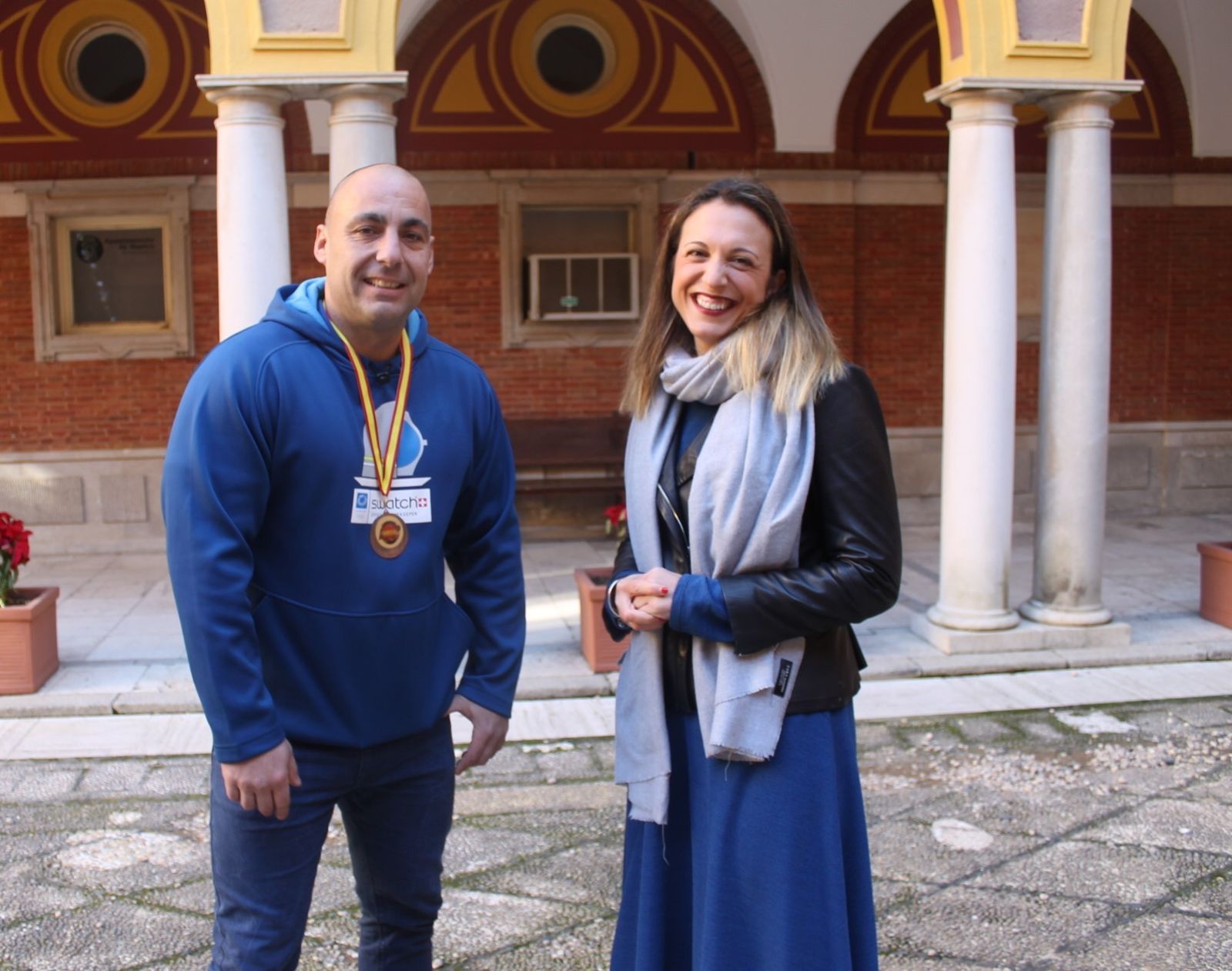 Daniel Alejandro Infante junto a María José Pulido, concejala de Participación Ciudadana, Deportes y Universidad