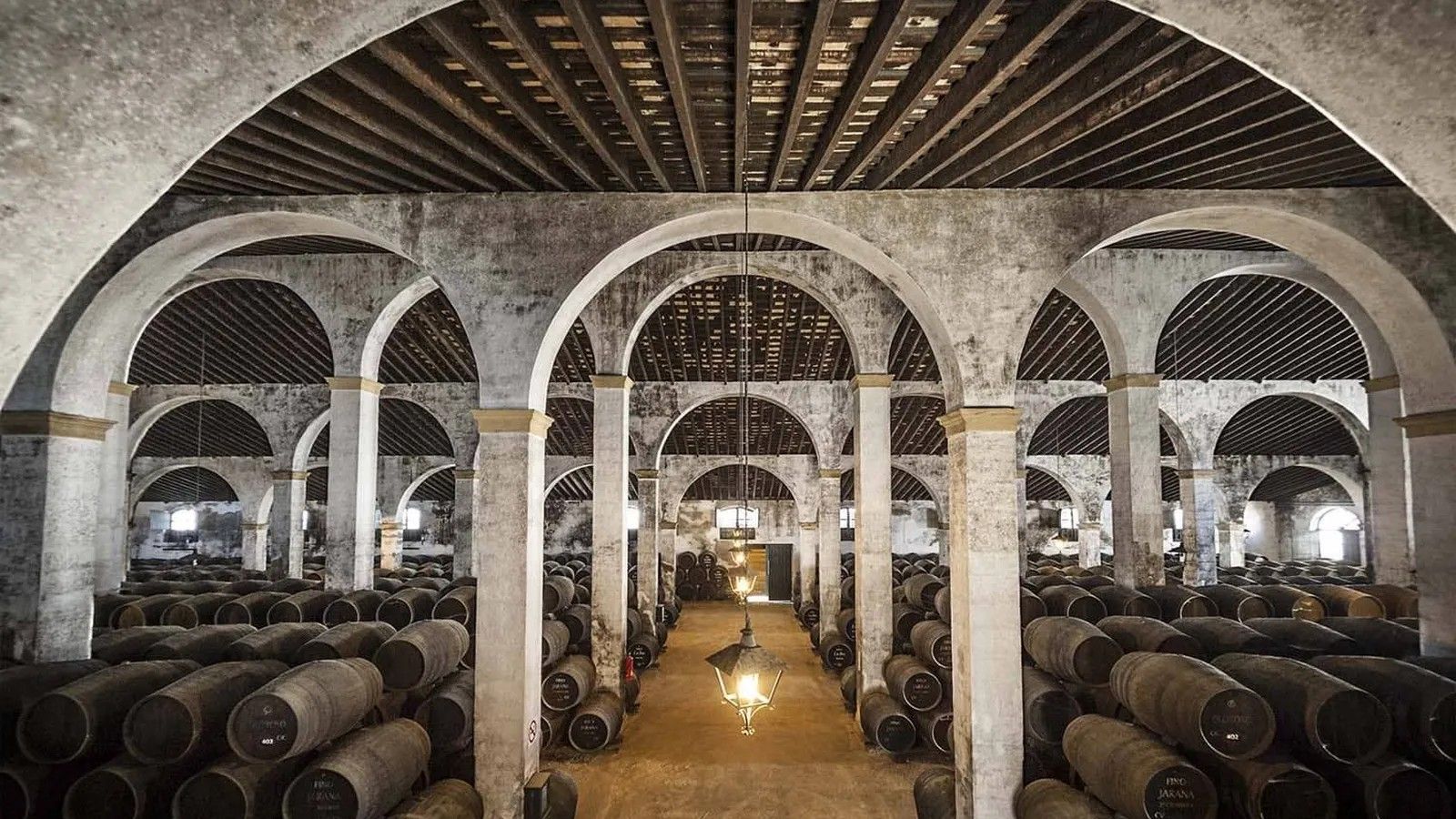 Una imagen de las instalaciones de Bodegas Lustau en Jerez.
