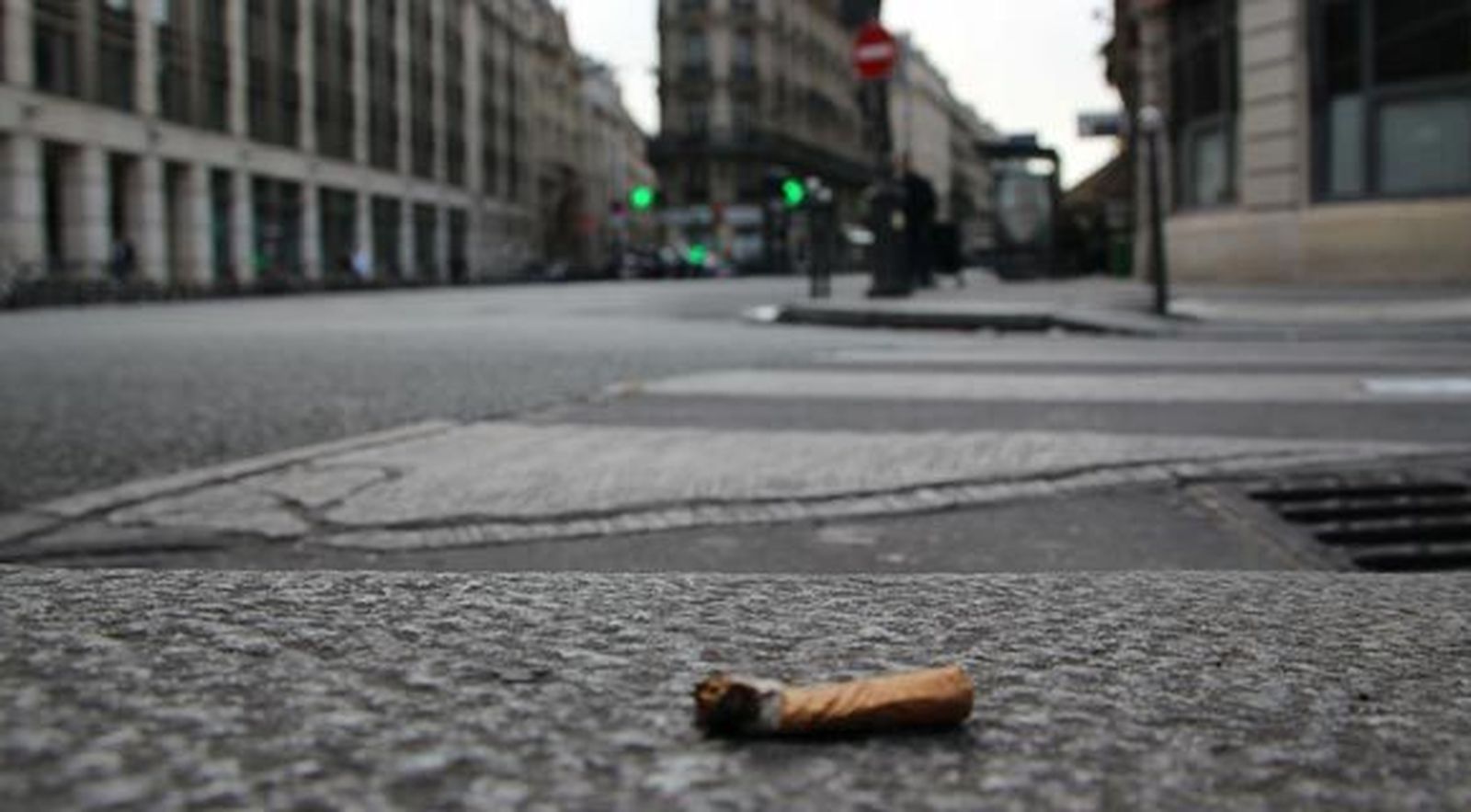 Una nueva normativa multará por tirar colillas al suelo en París