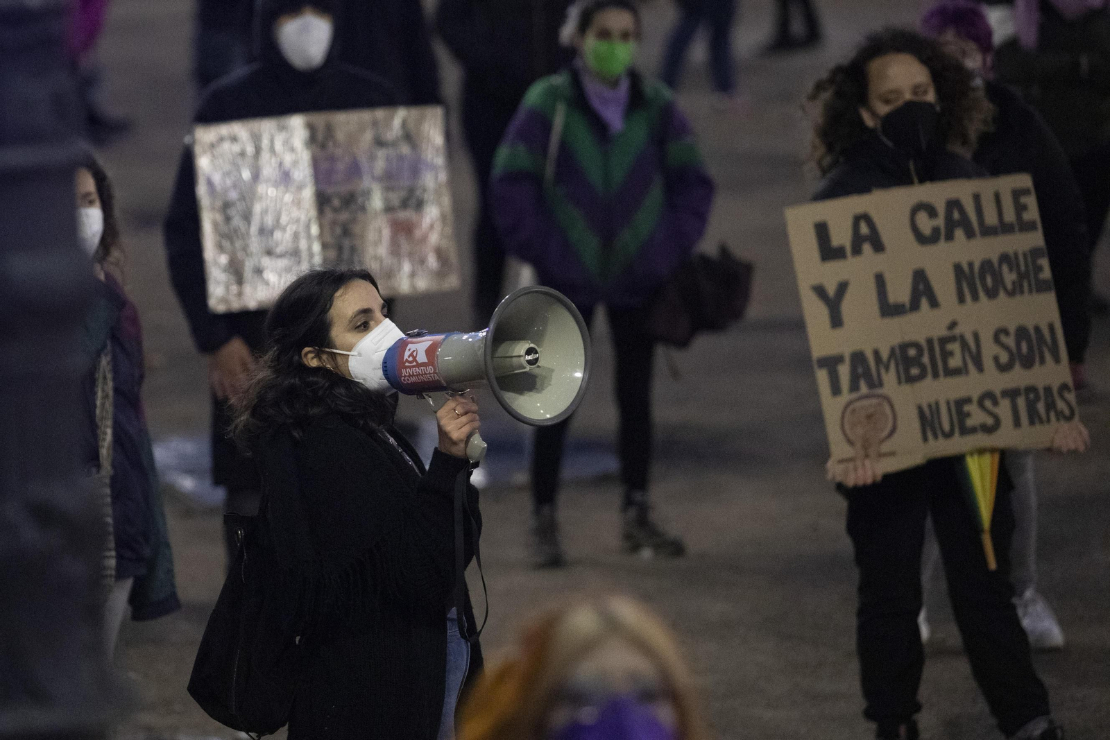 Las mejores imágenes de la manifestación feminista del 8M en Granada este 2021