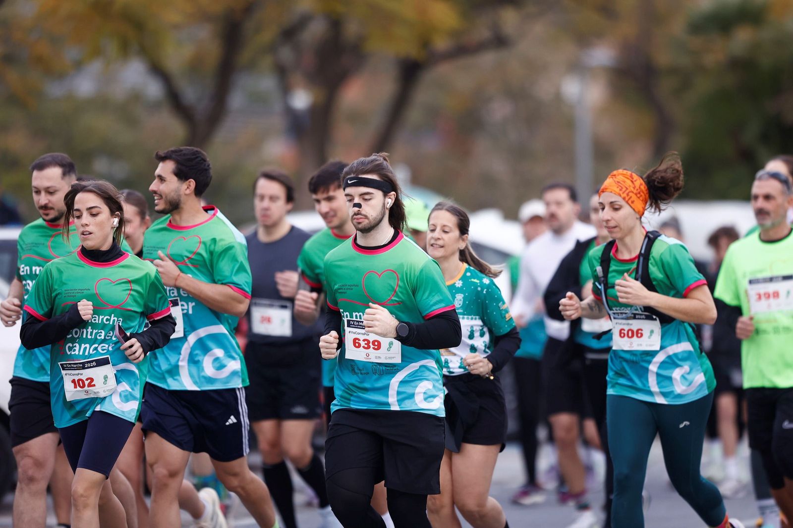 Búscate en las fotos de la Carrera contra el cáncer en Málaga