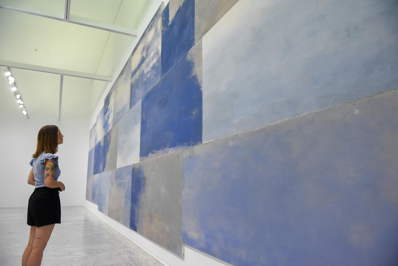 El CAAC presenta la renovación de la exposición Devenir pintura, con los Cielos de Carmen Laffón