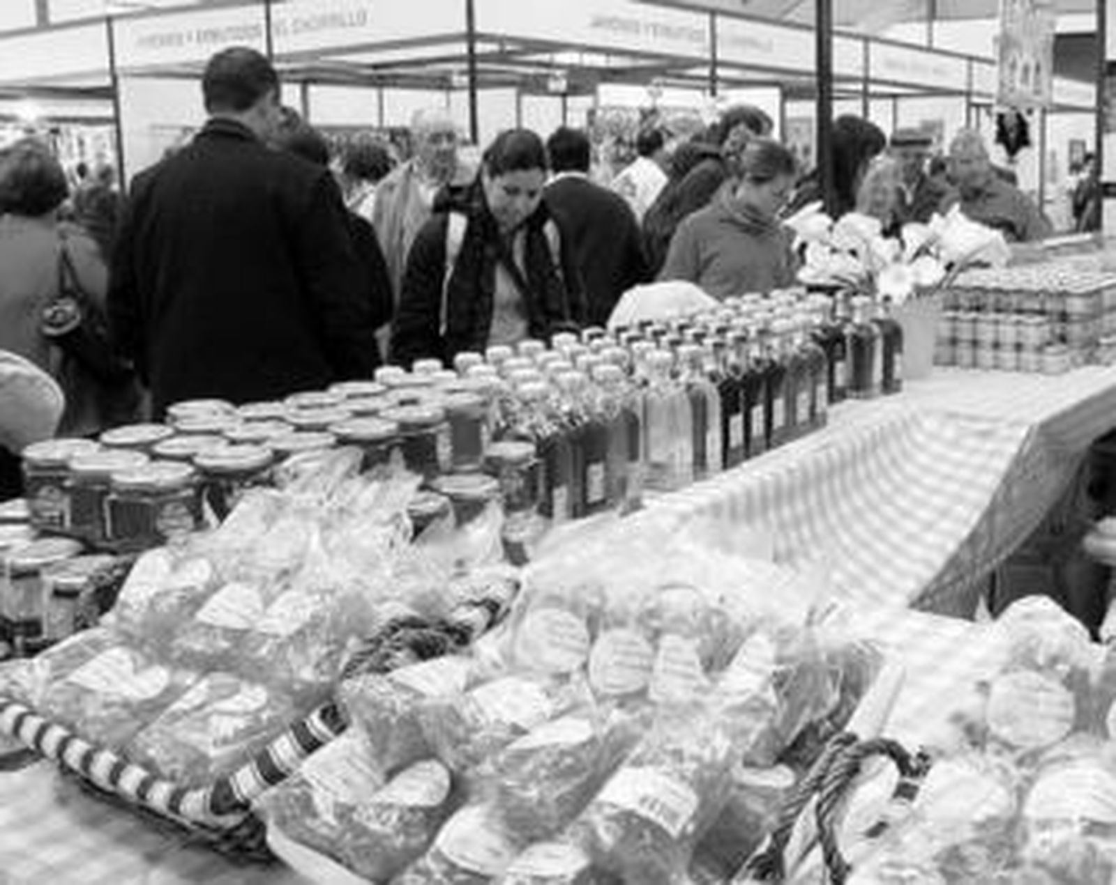 La muestra expone los productos típicos de la comarca alpujarreña.