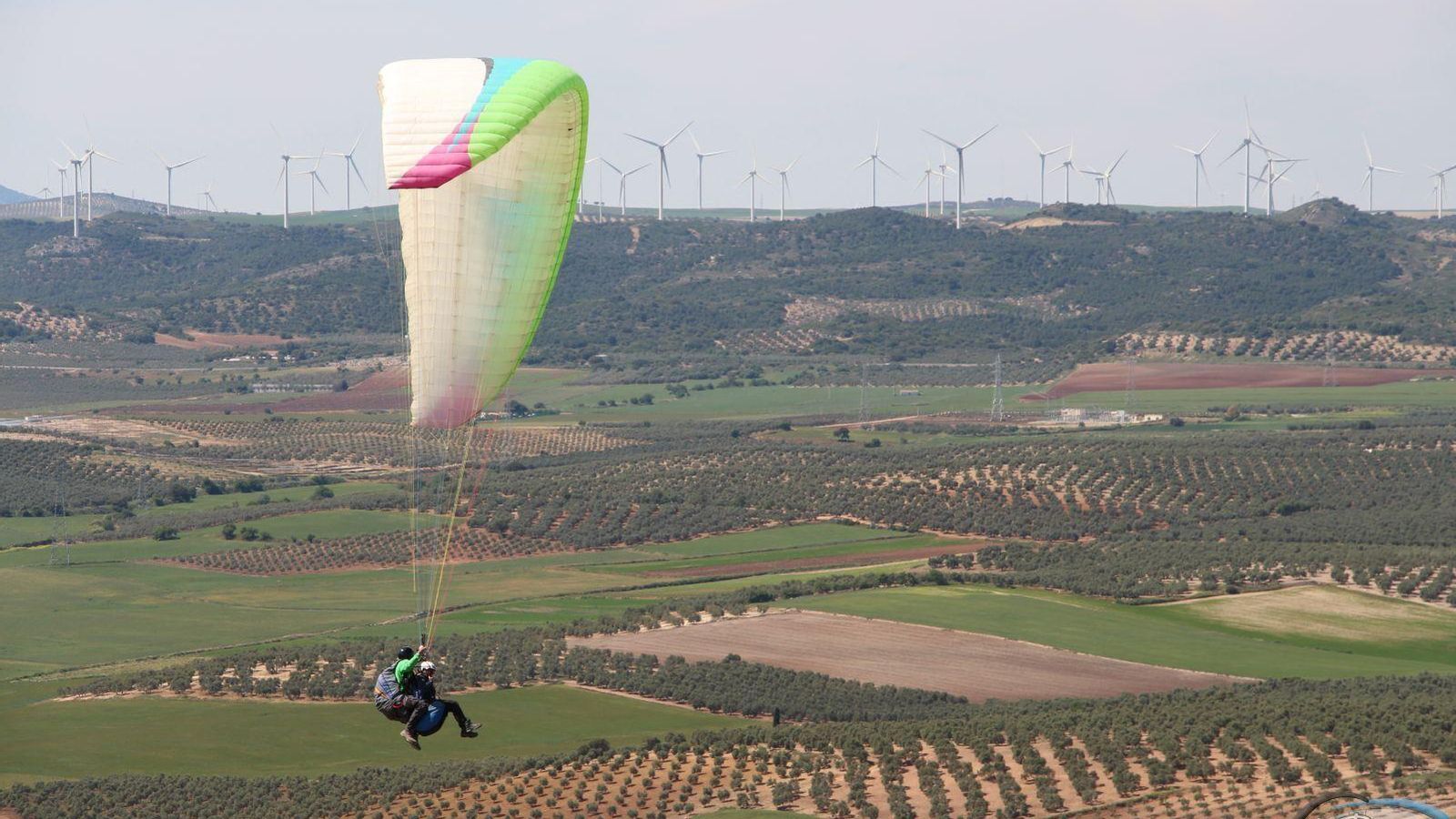 Una travesía en parapente. Una travesía en parapente.