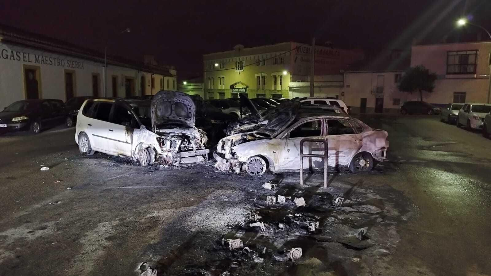 Estado en el que quedaron los coches esta pasada madrugada. Estado en el que quedaron los coches esta pasada madrugada.