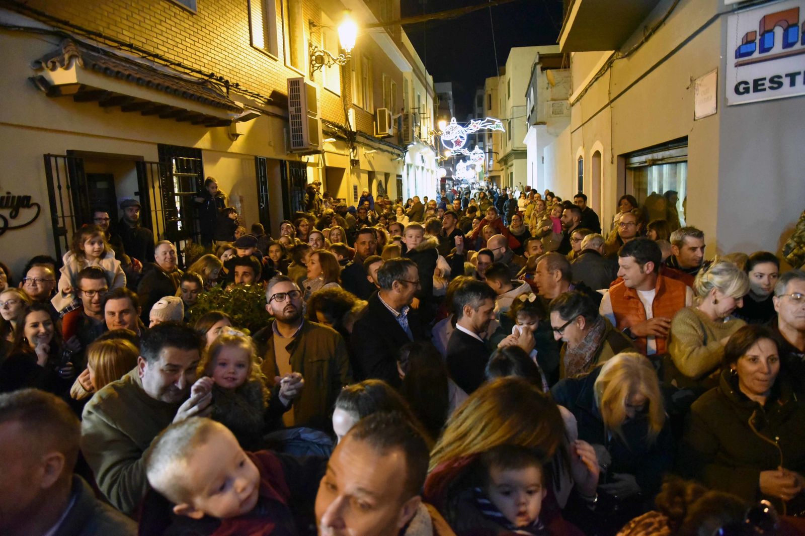 Cabalgata de Reyes magos en la Línea