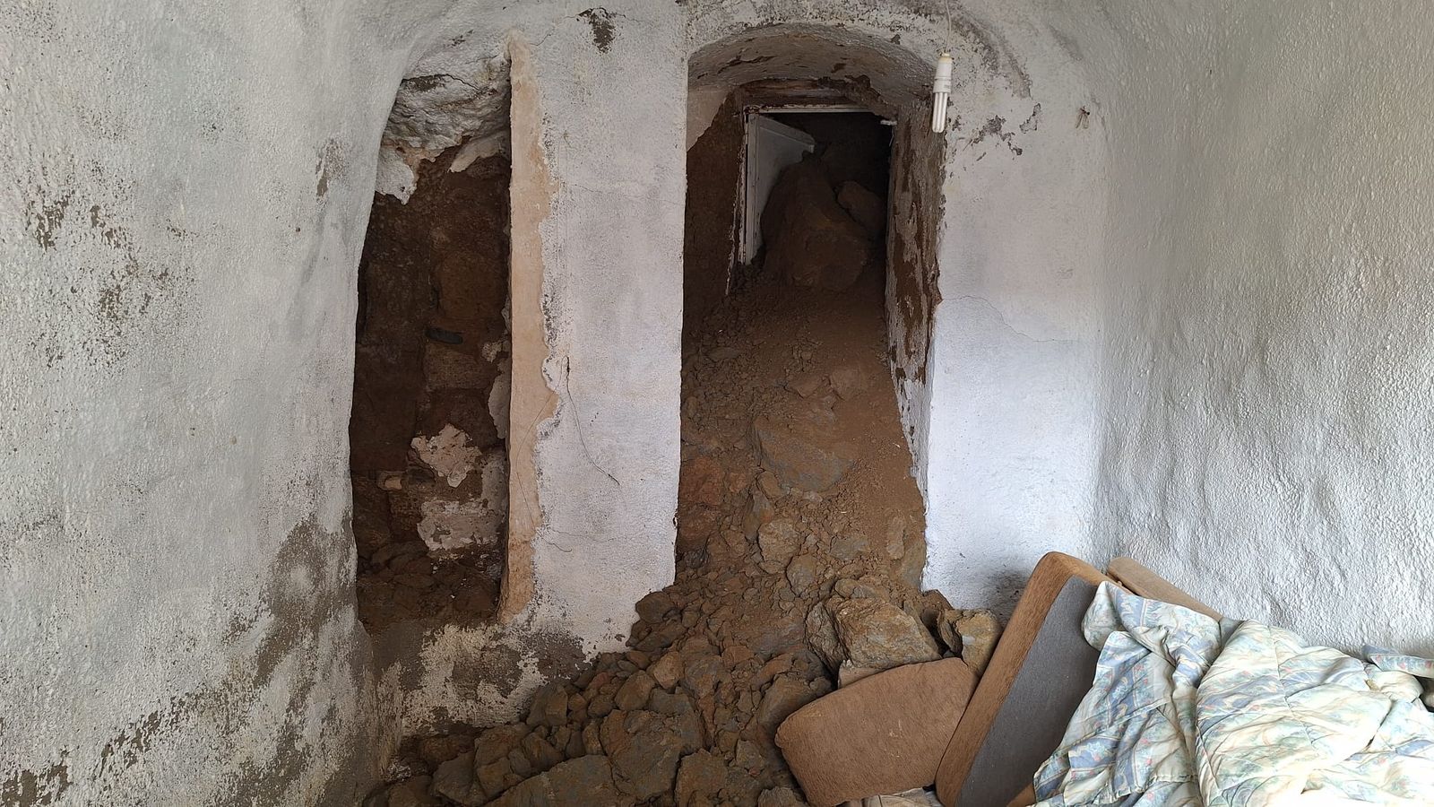 Imagen del derrumbe en el interior de una de las casas cueva de Marchal