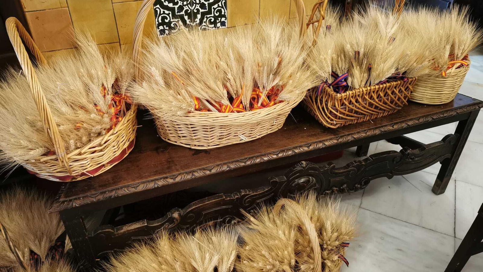 Ramos de espigas que repartirán los cofrades del Amor