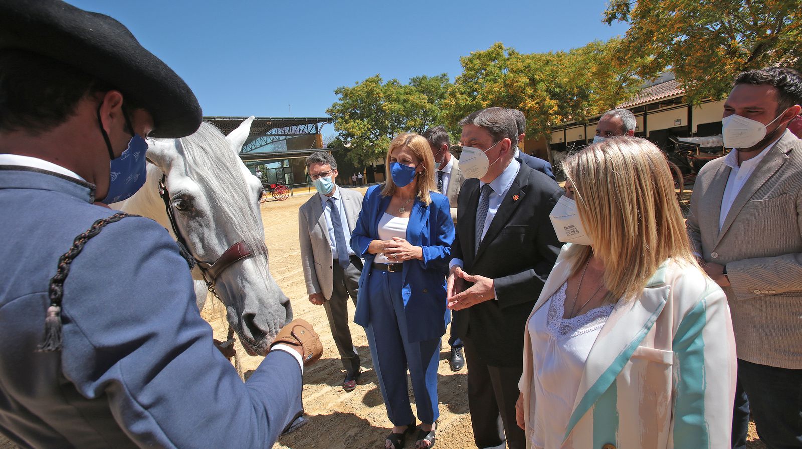 El ministro de agricultura Luis Planas visita Jerez y la yeguada del Hierro del Bocado